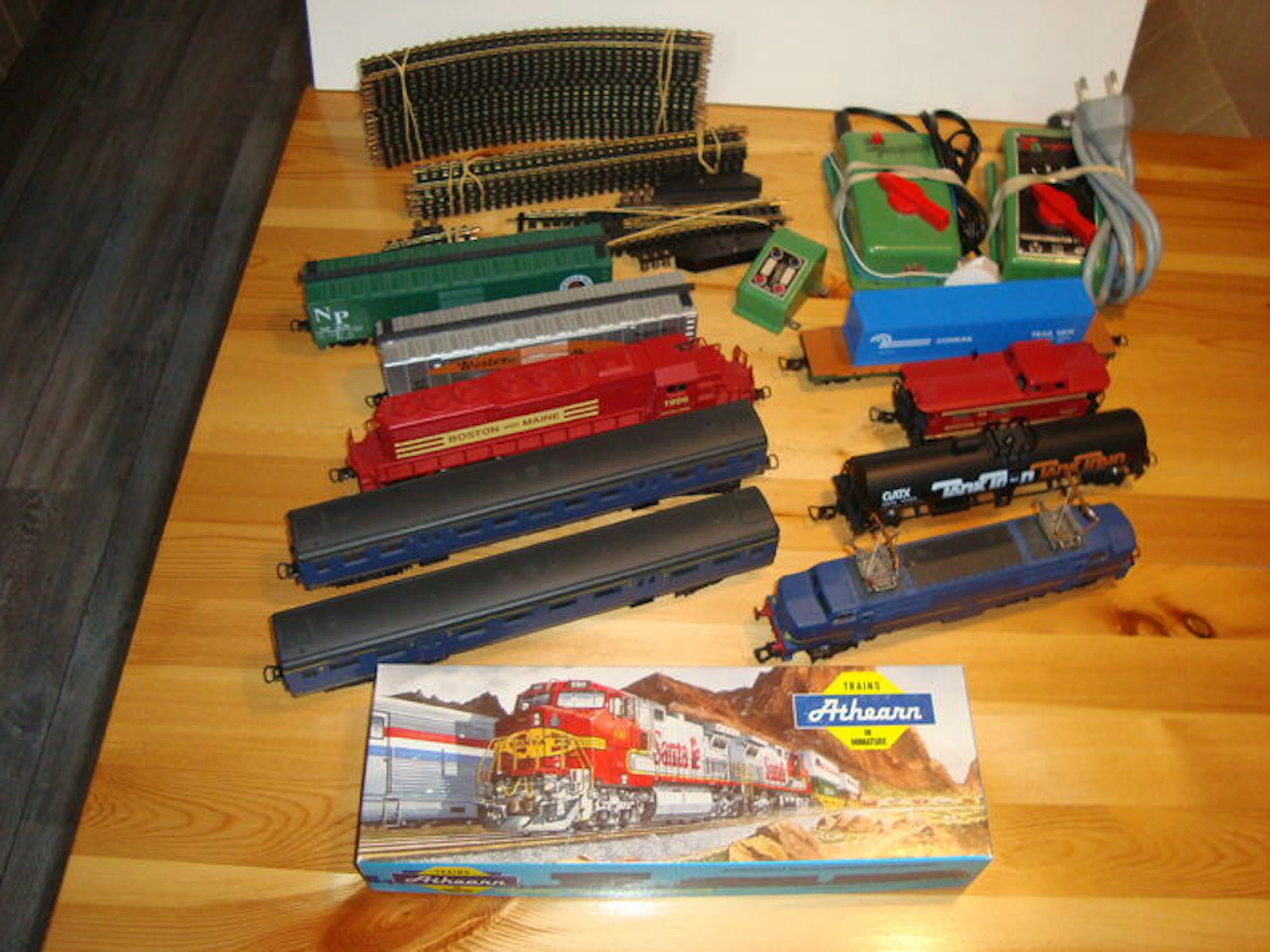 Lima/Mehano/Athearn H0 - 2 pieces Diesel, 1 E-locomotive, carriages