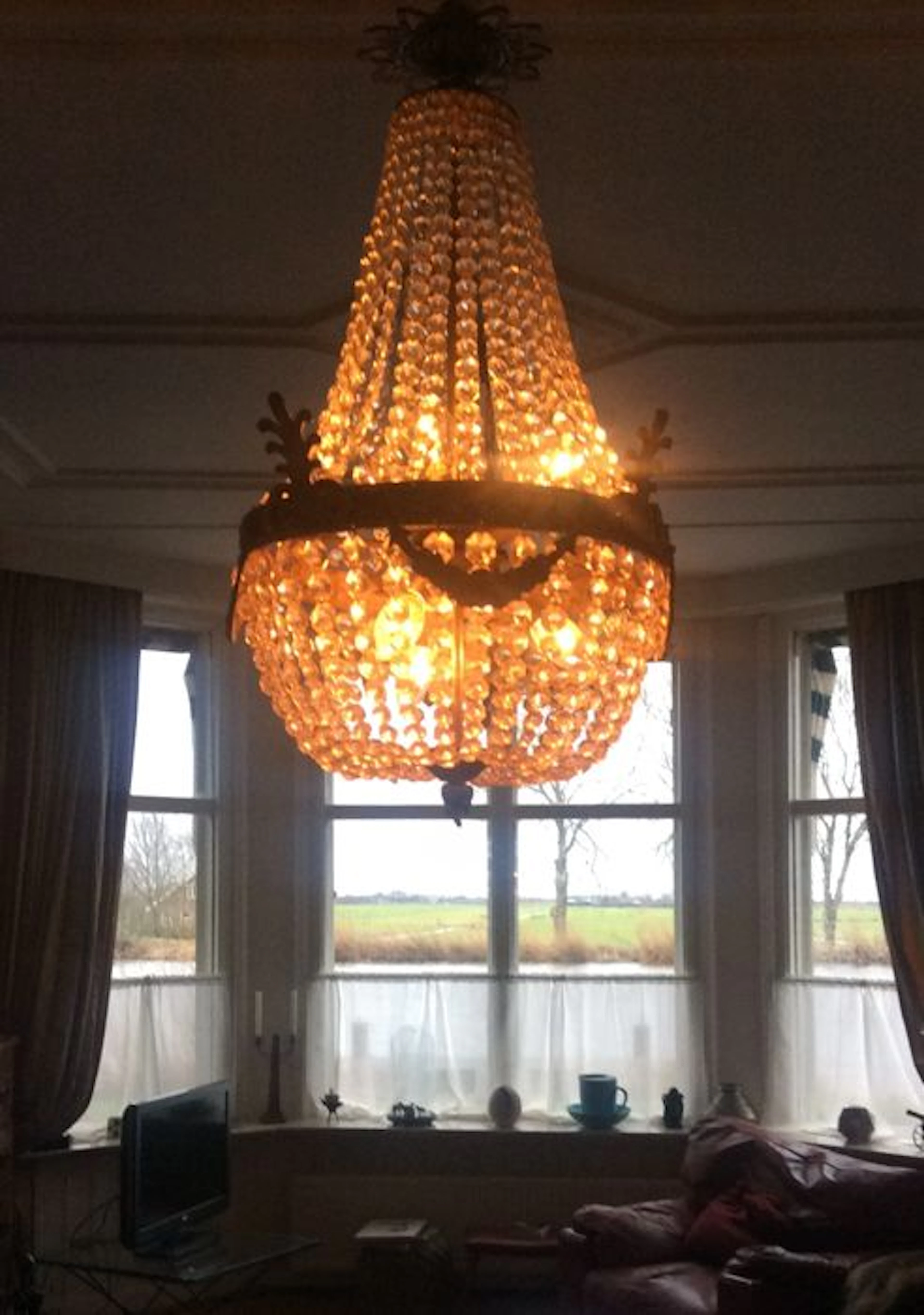 Large crystal bag chandelier with 6 light points, from a French Chateau