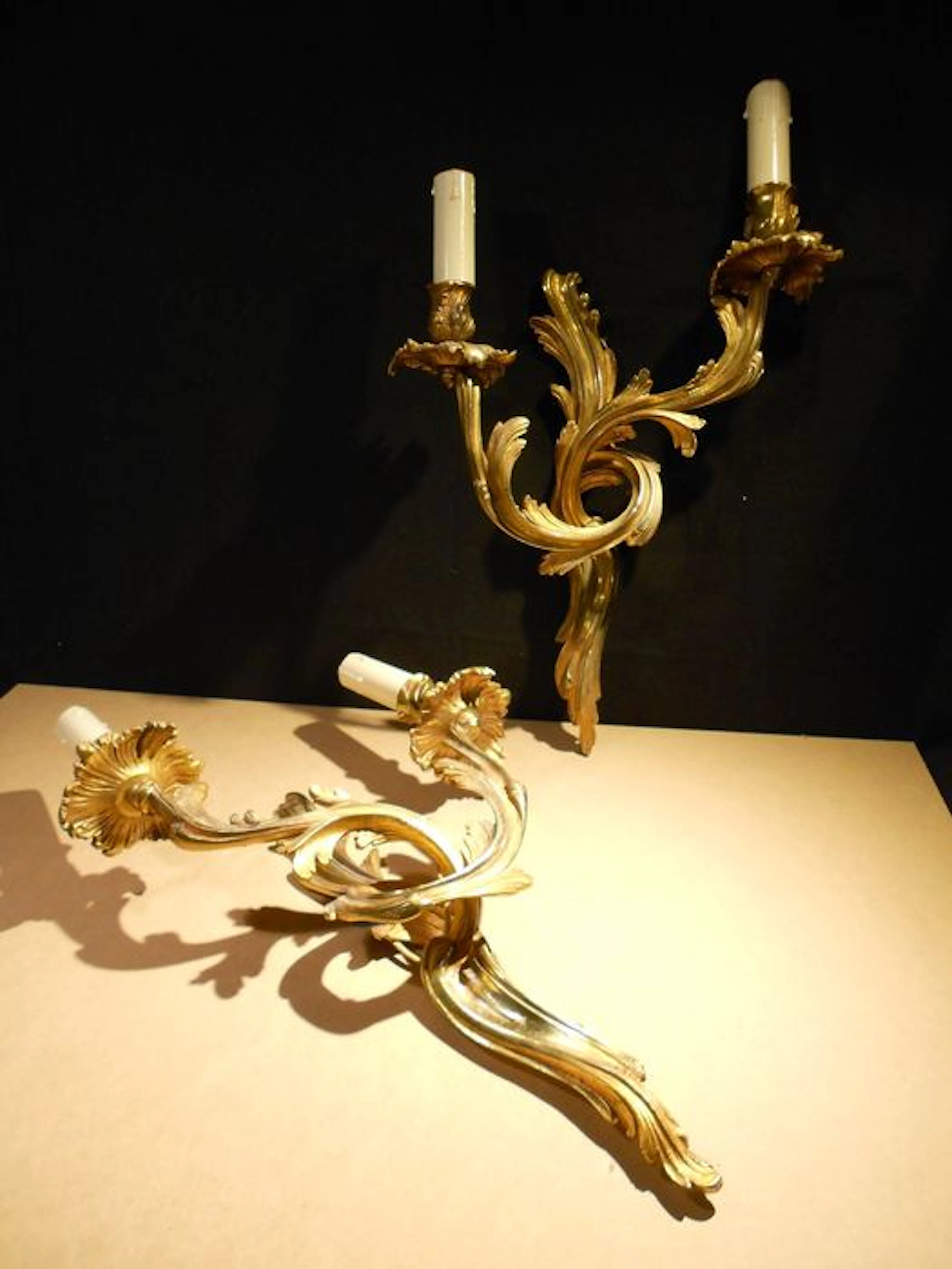 A pair of Louis XV style gilt bronze appliques - France - ca. 1920