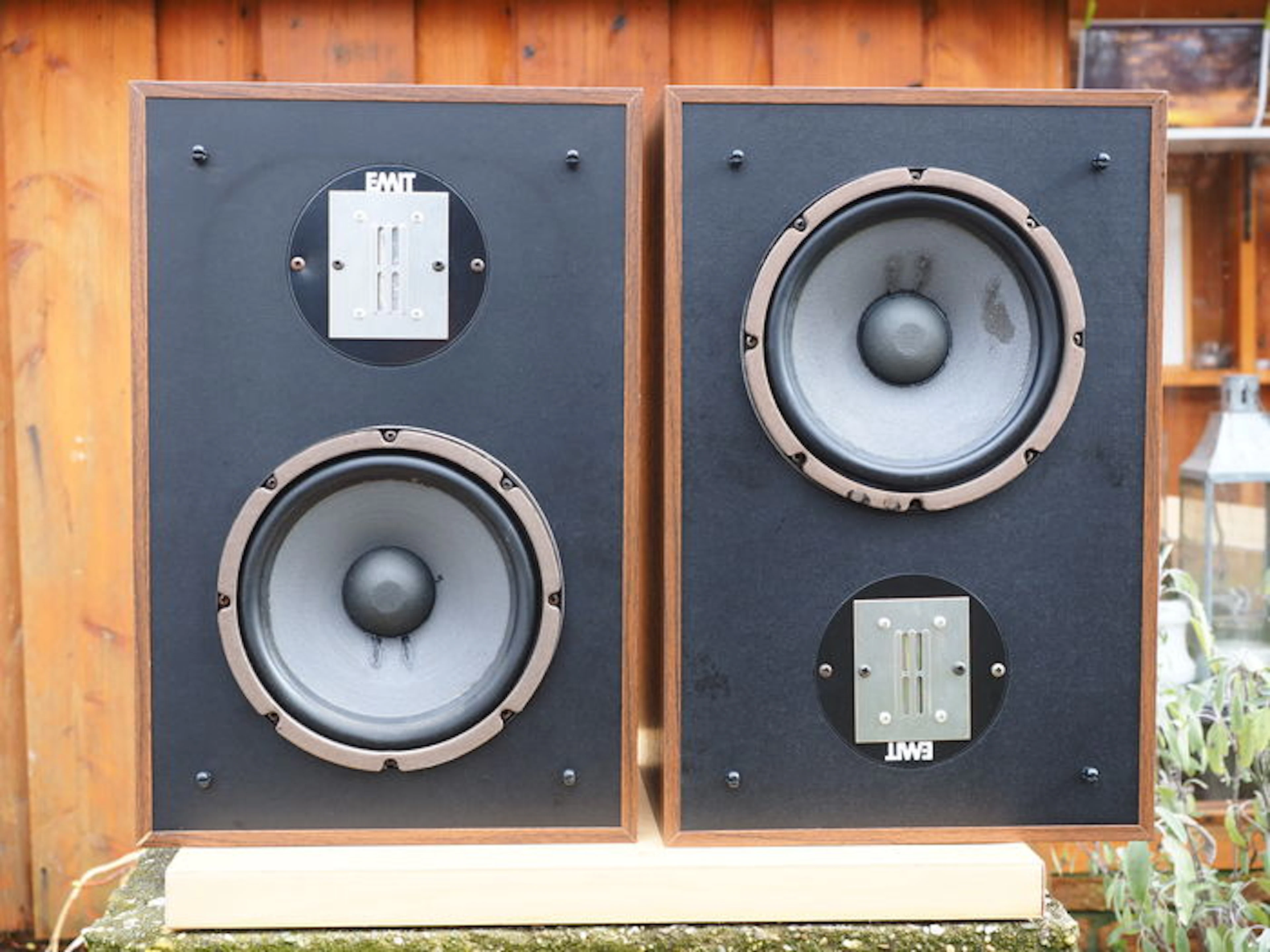 Infinity Qe speakers vintage 1975 - 83 with the famous EMIT high tone