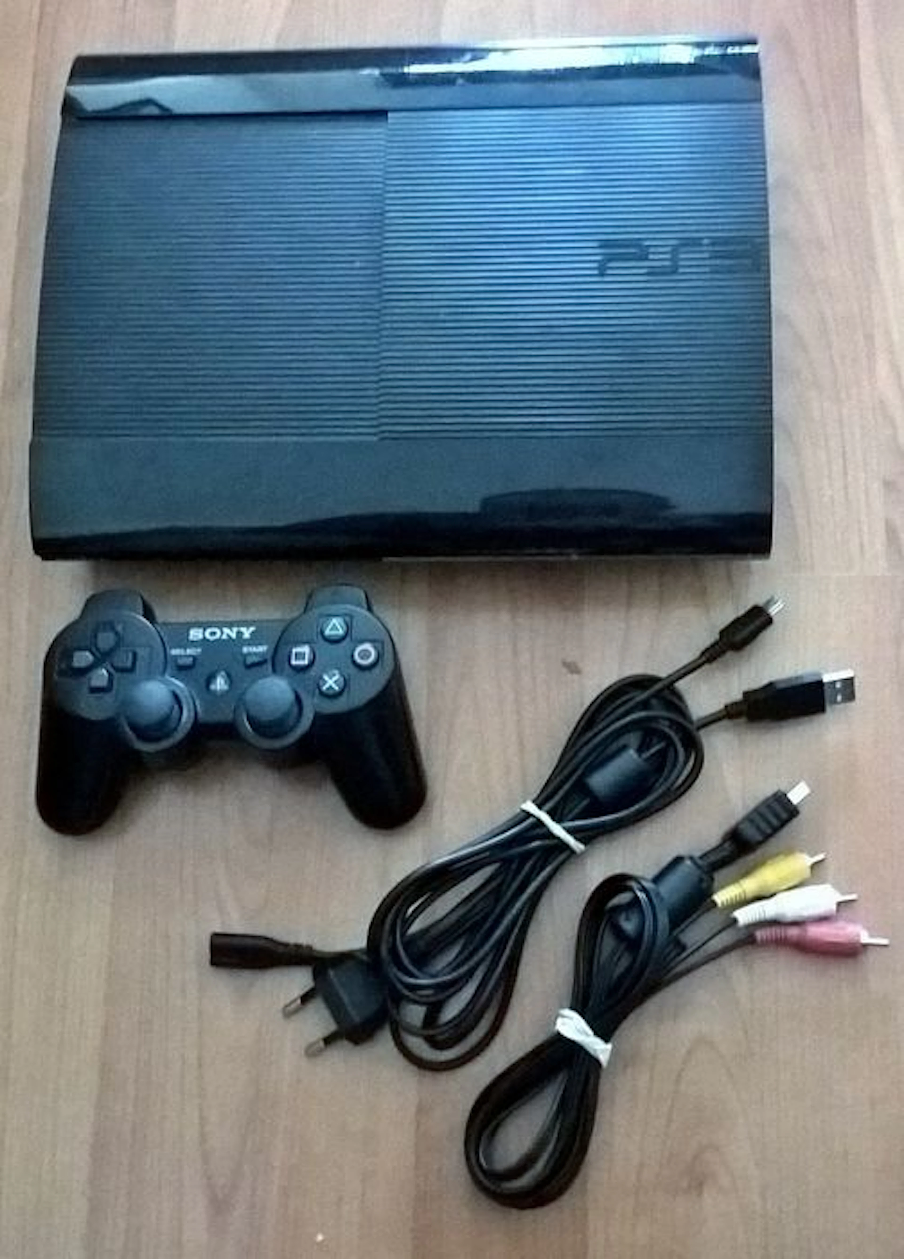 Sony Playstation 3 ultra slim 12 GB with much extra's