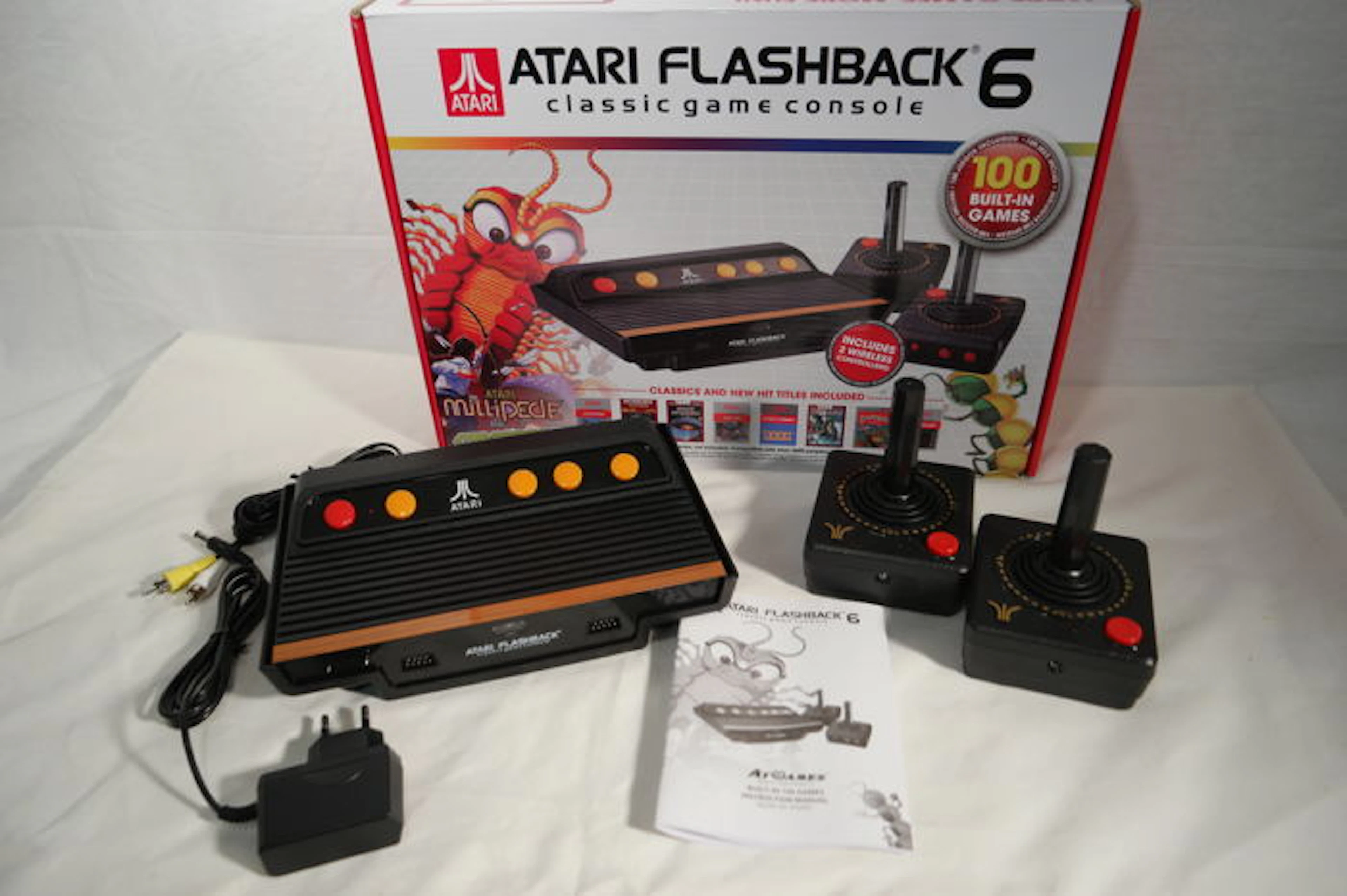 Atari Flashback 6 - Classic Game Console - with 100 built- in games..