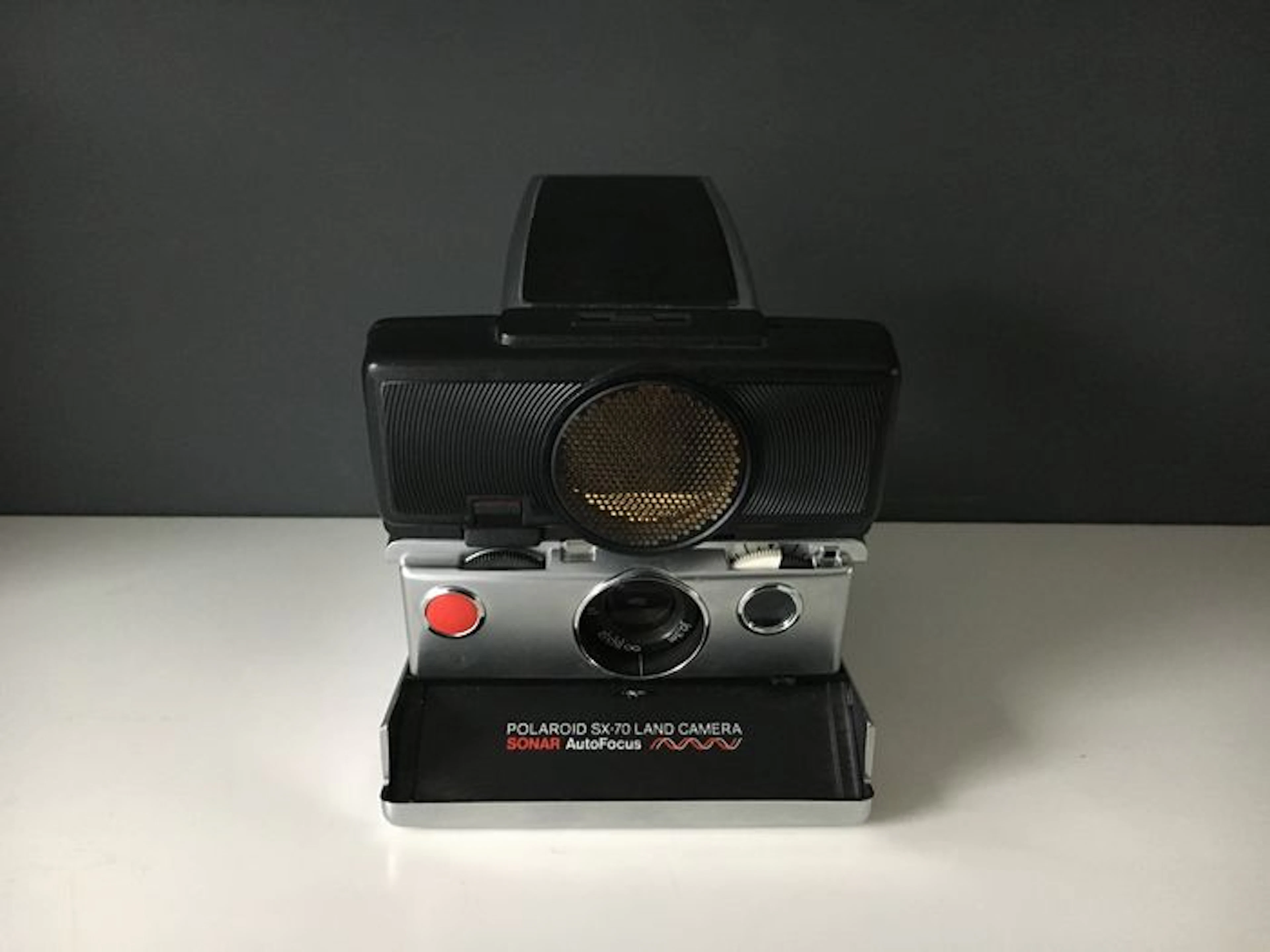 Polaroid SX-70 Land Camera Sonar Auto Focus.