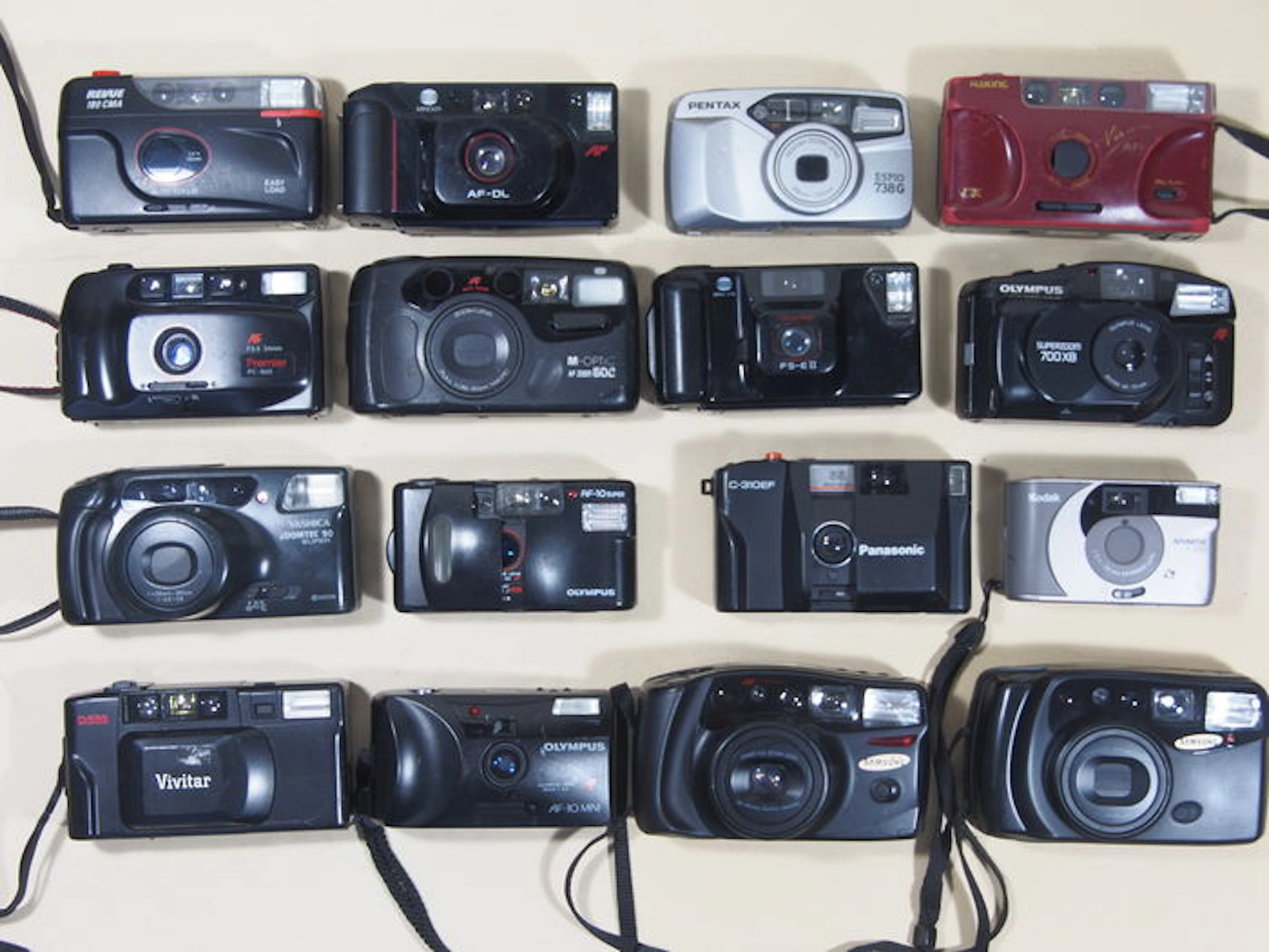 Lot of 38 compact cameras