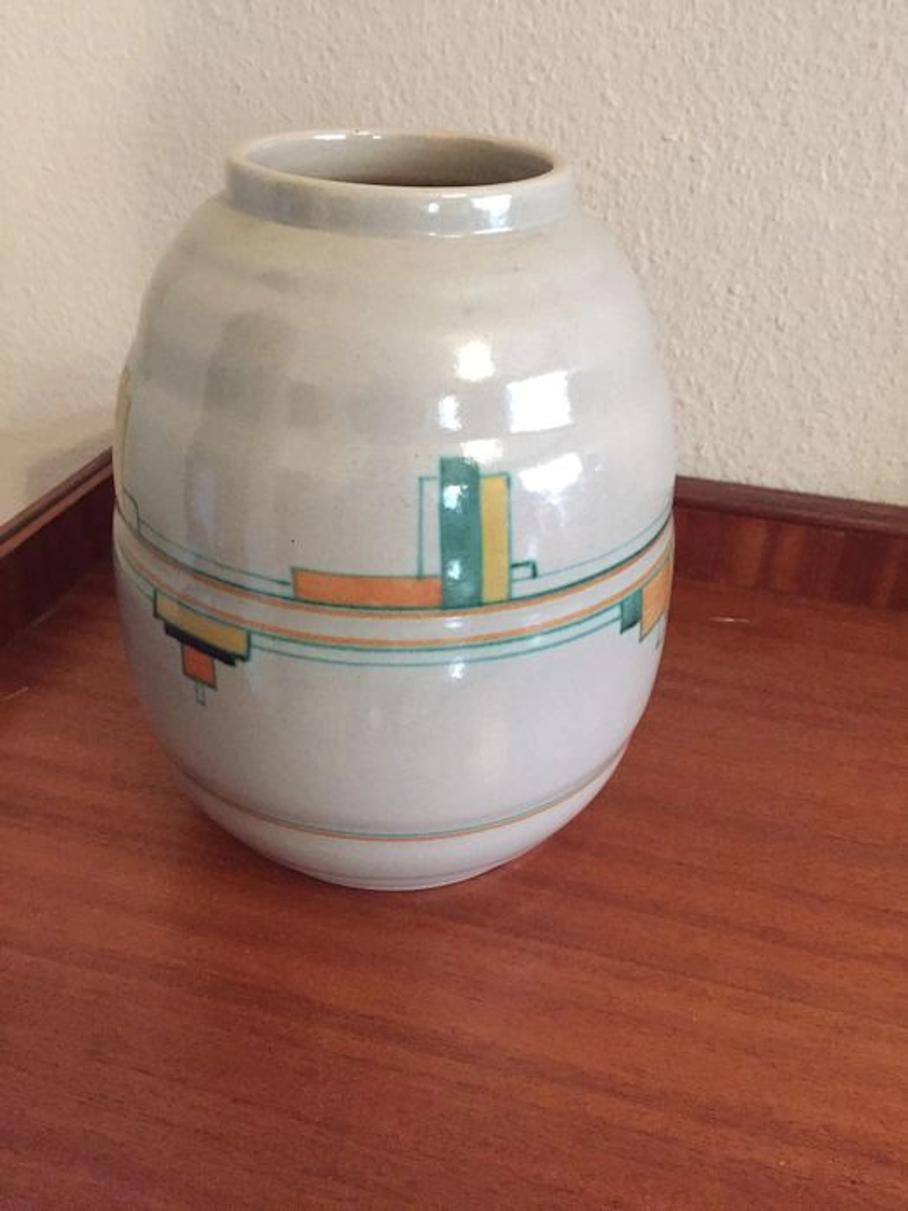 Kennemer pottery, Velsen KTP Holland-earthenware vase with "De Stijl" ornaments