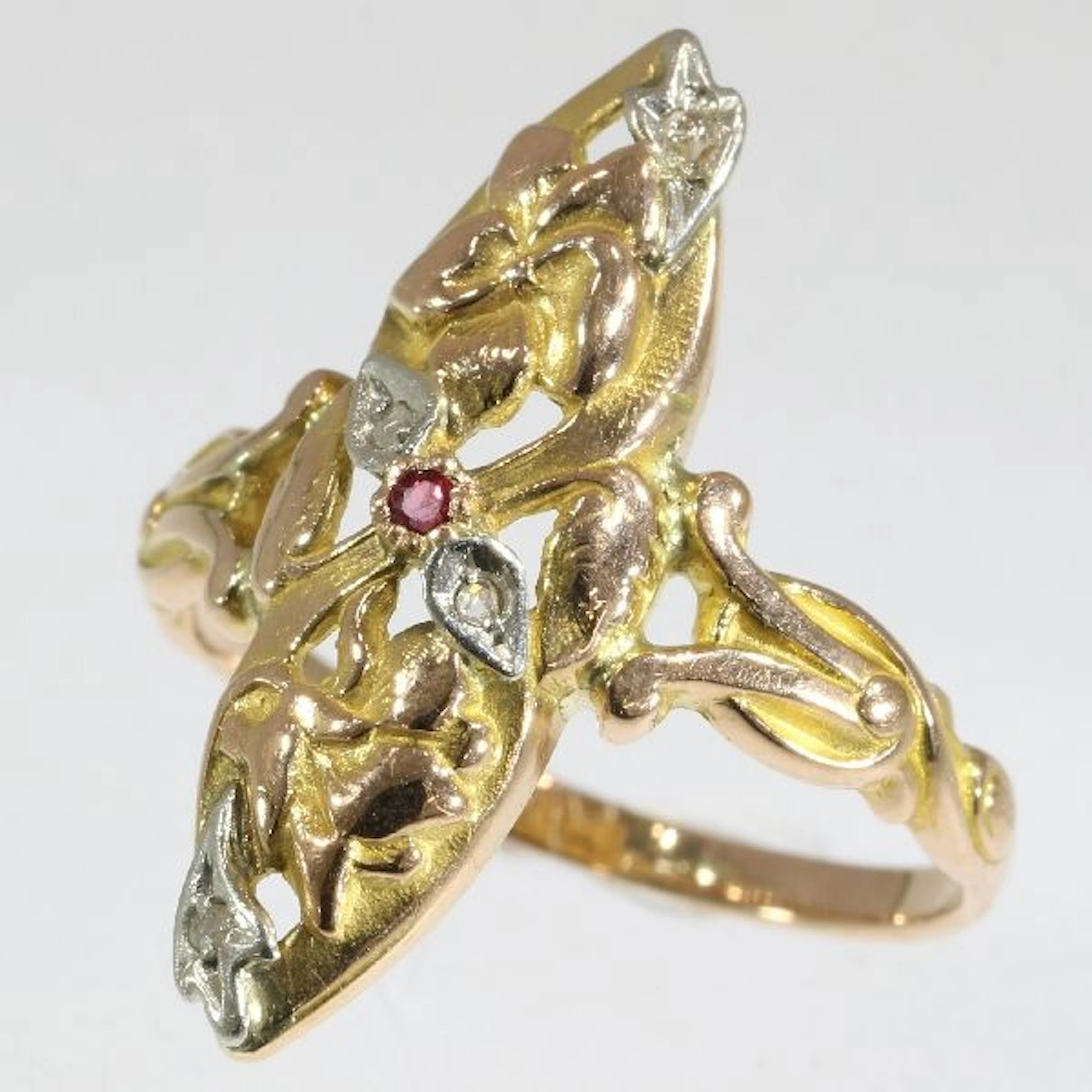 Diamond and ruby 'fleur-de-lis' or 'iris flower' ring, anno 1900