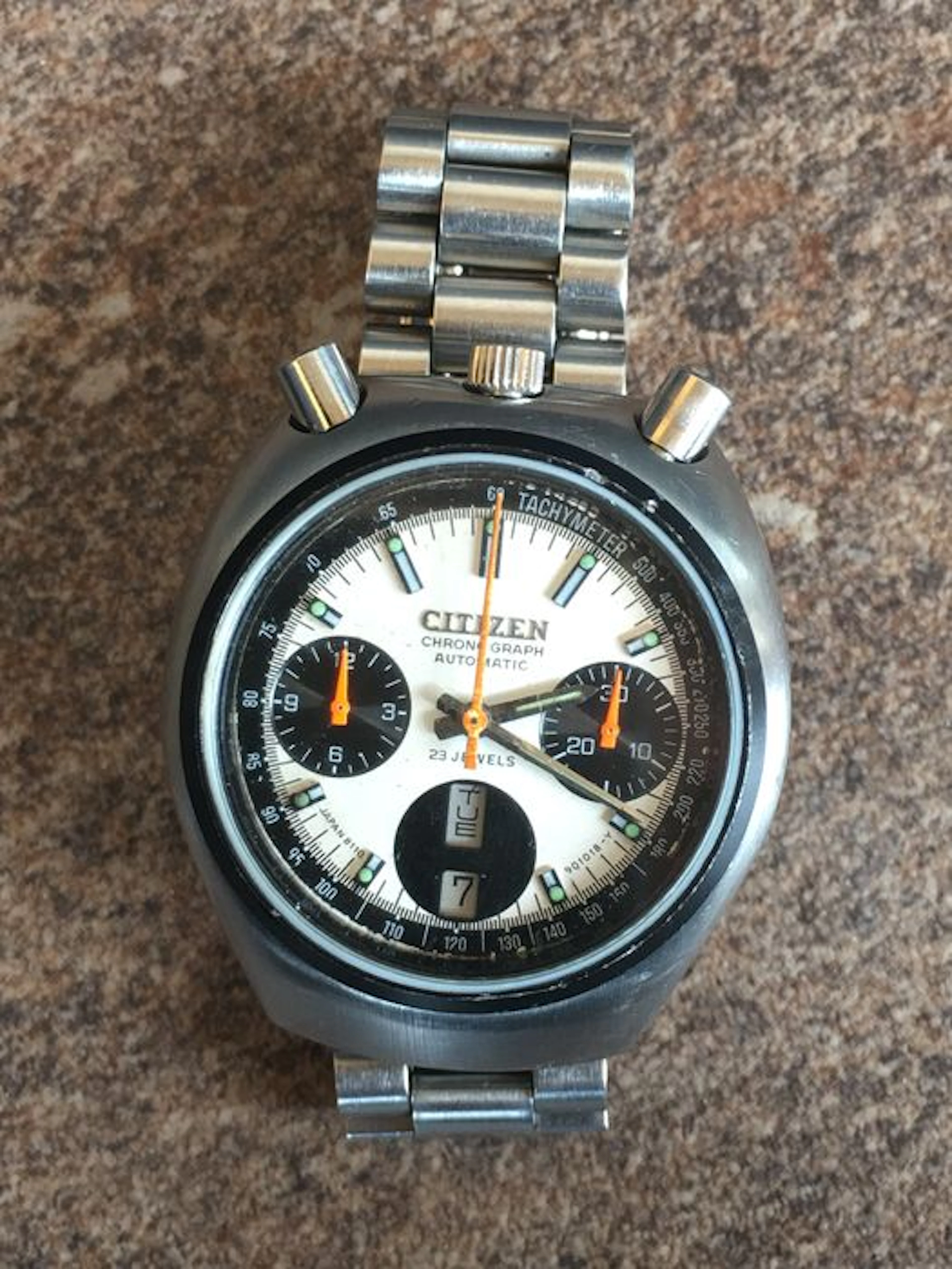 CITIZEN 8110 BULLHEAD PANDA CHRONOGRAPH W/FLYBACK CHRONO,ORIGINAL BRACELET