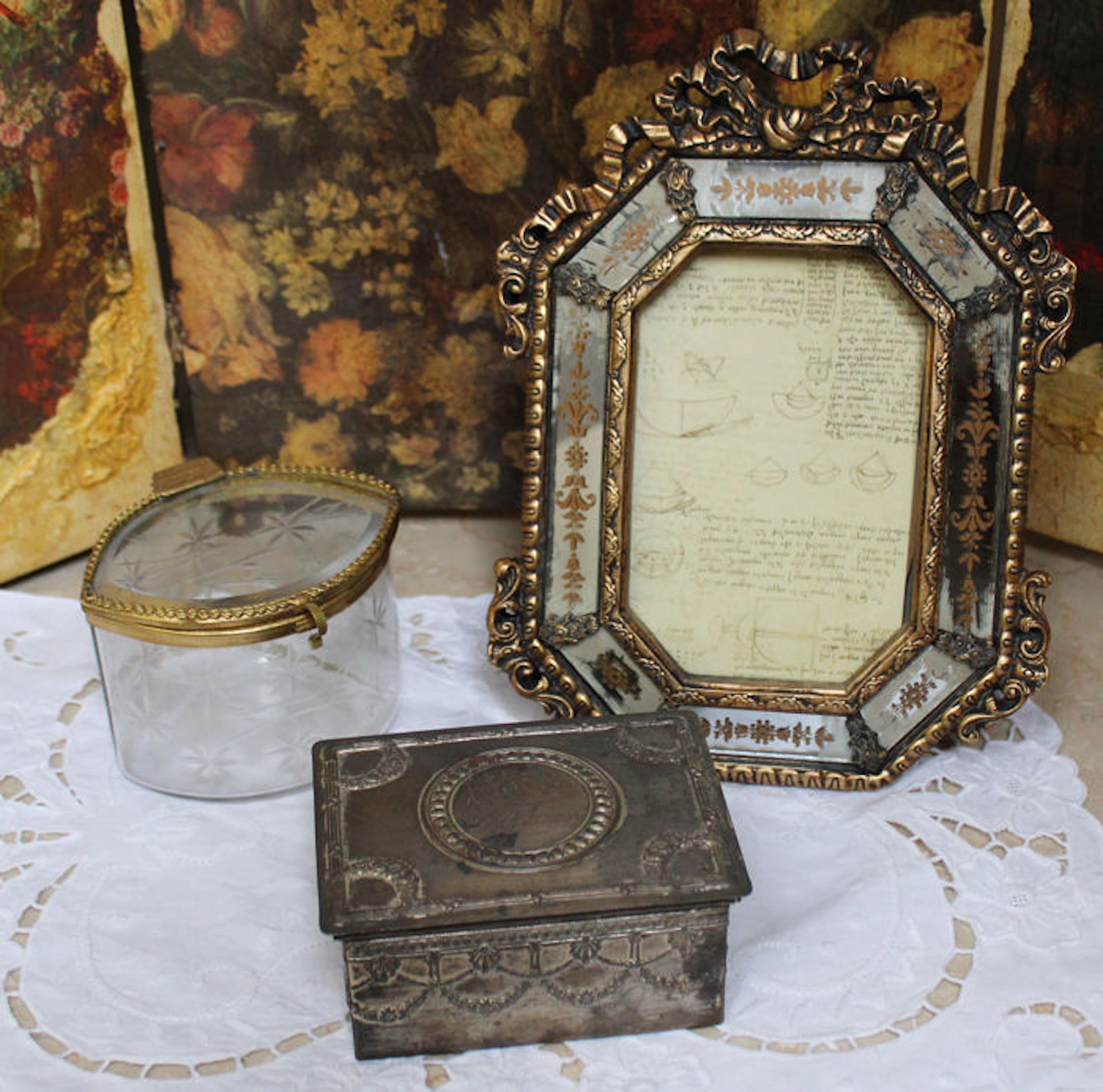Photo frame, screen printed mirrors, tin box of 1913, crystal and brass box