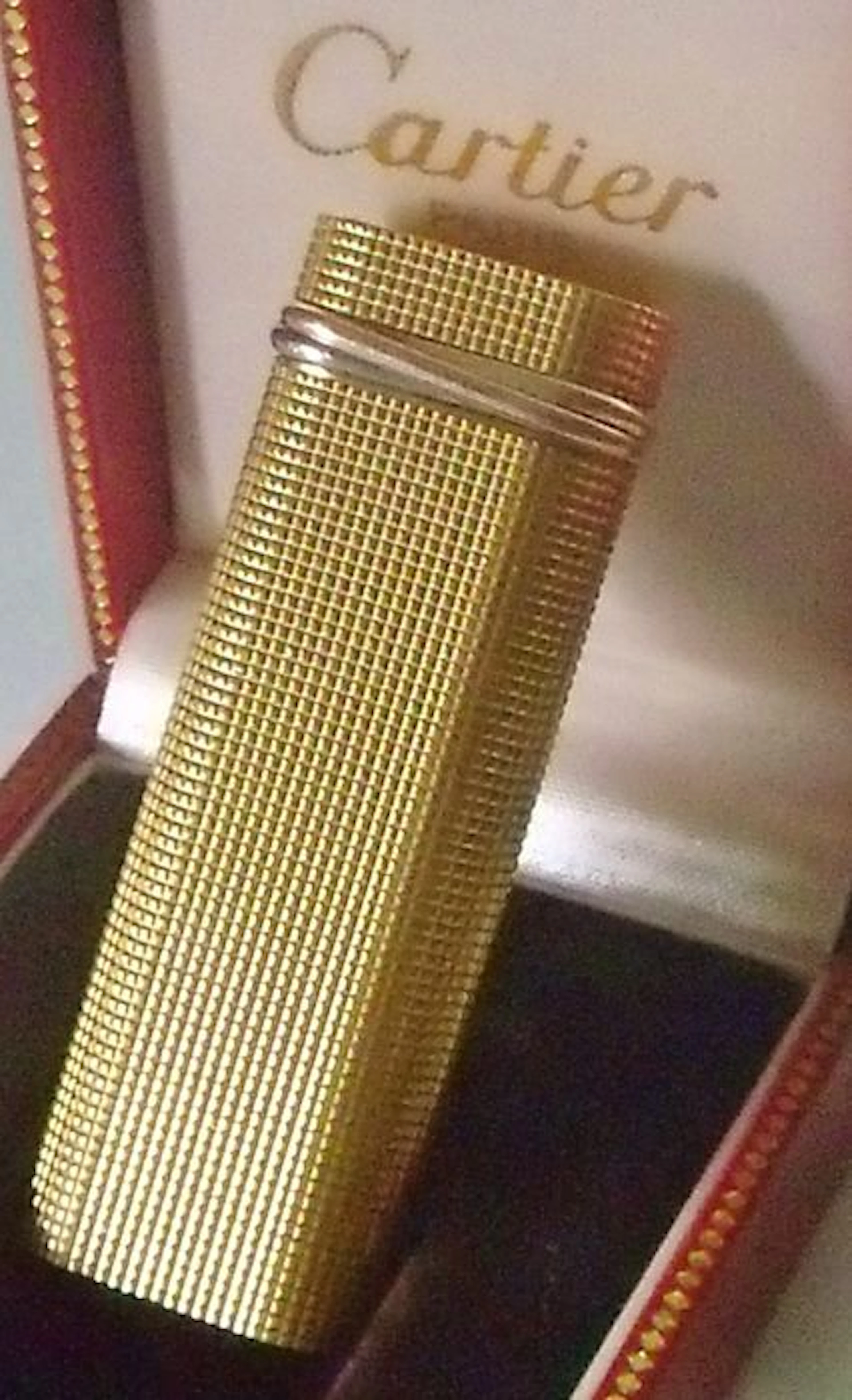 Lighter CARTIER Trinity rings on the plug style finish, briquet, feuerzeug