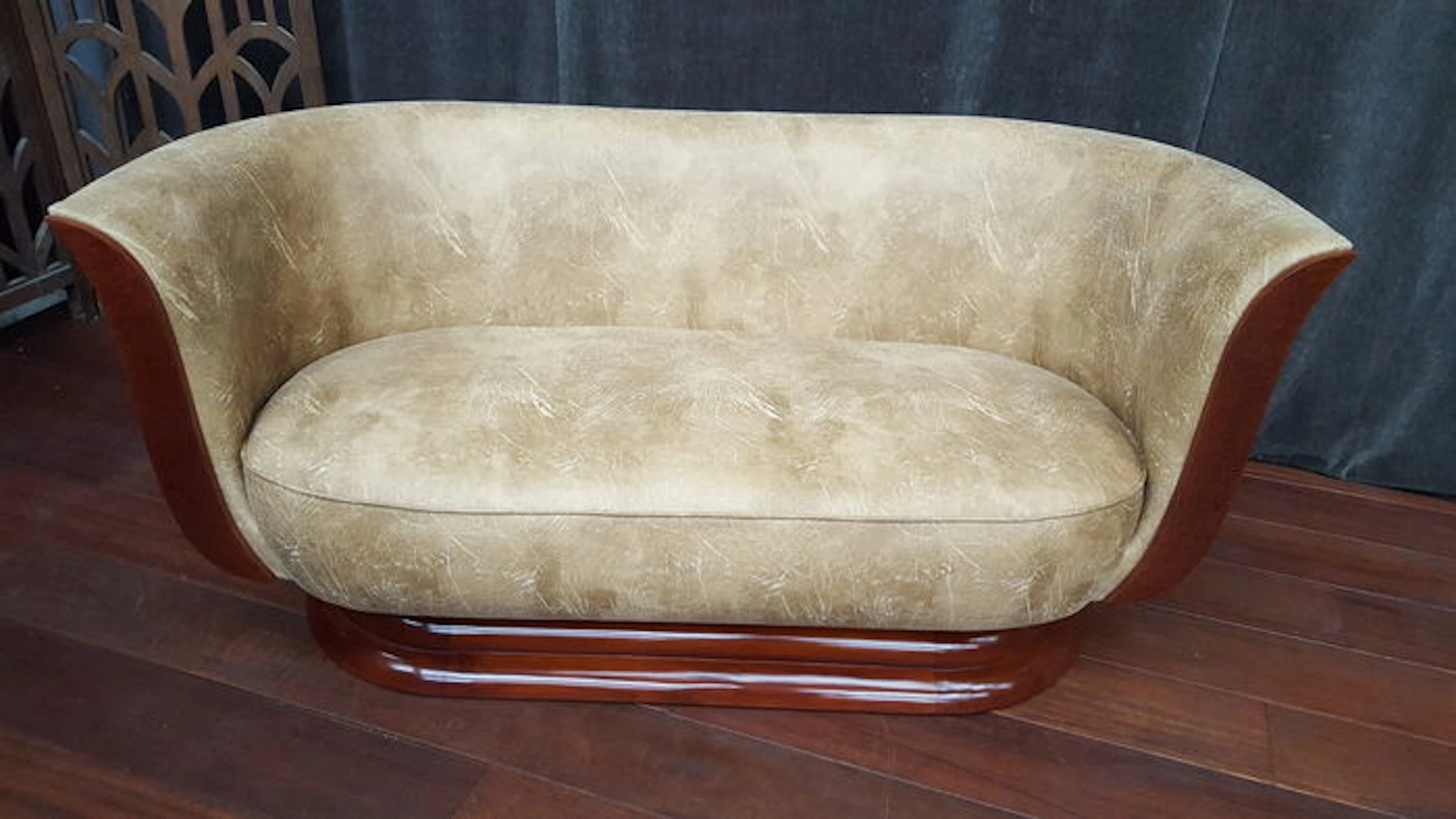 Twin seat daybed French Art Deco-style in walnut root wood