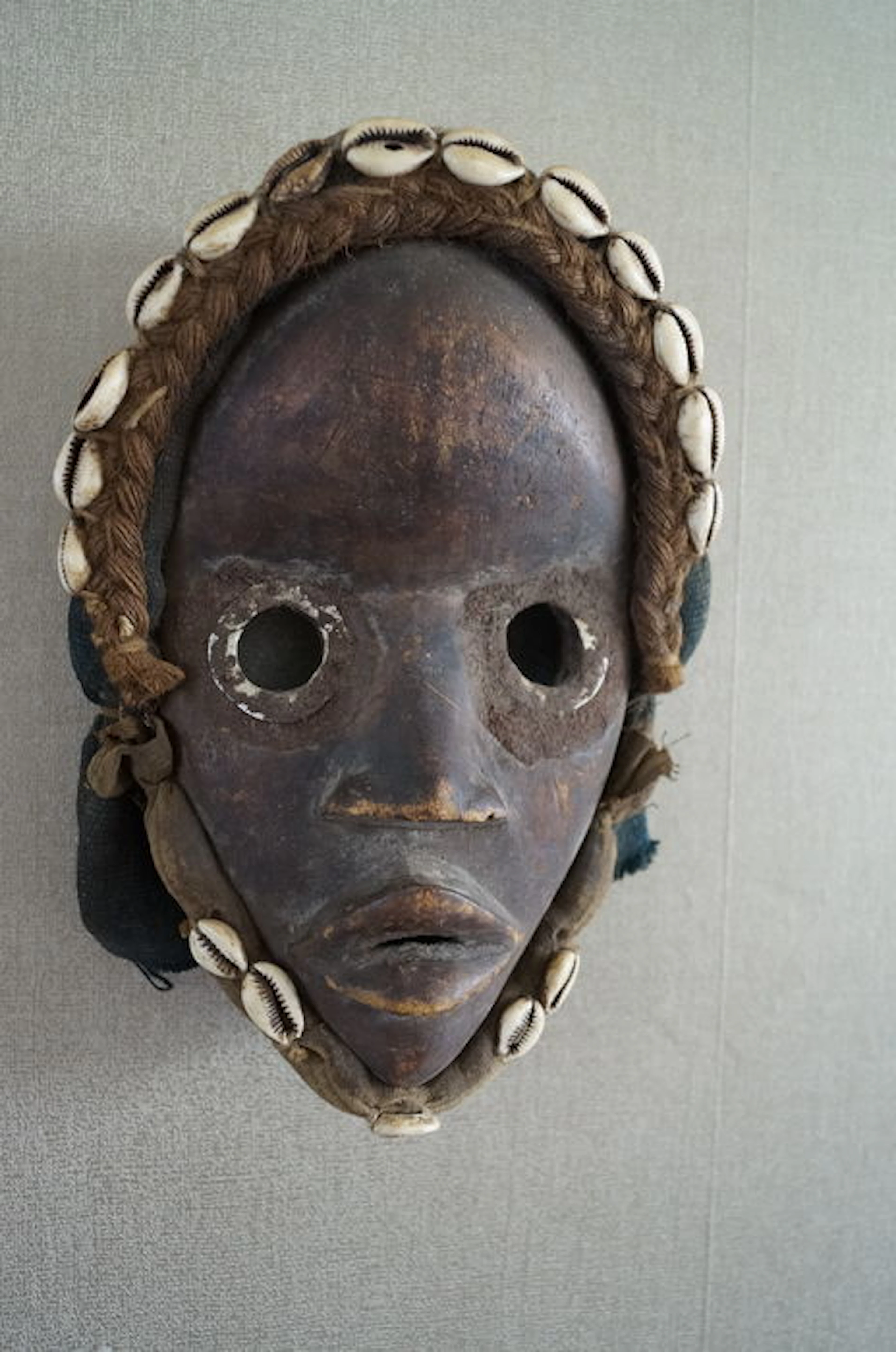 Lovely Dan mask Liberia: African Runner