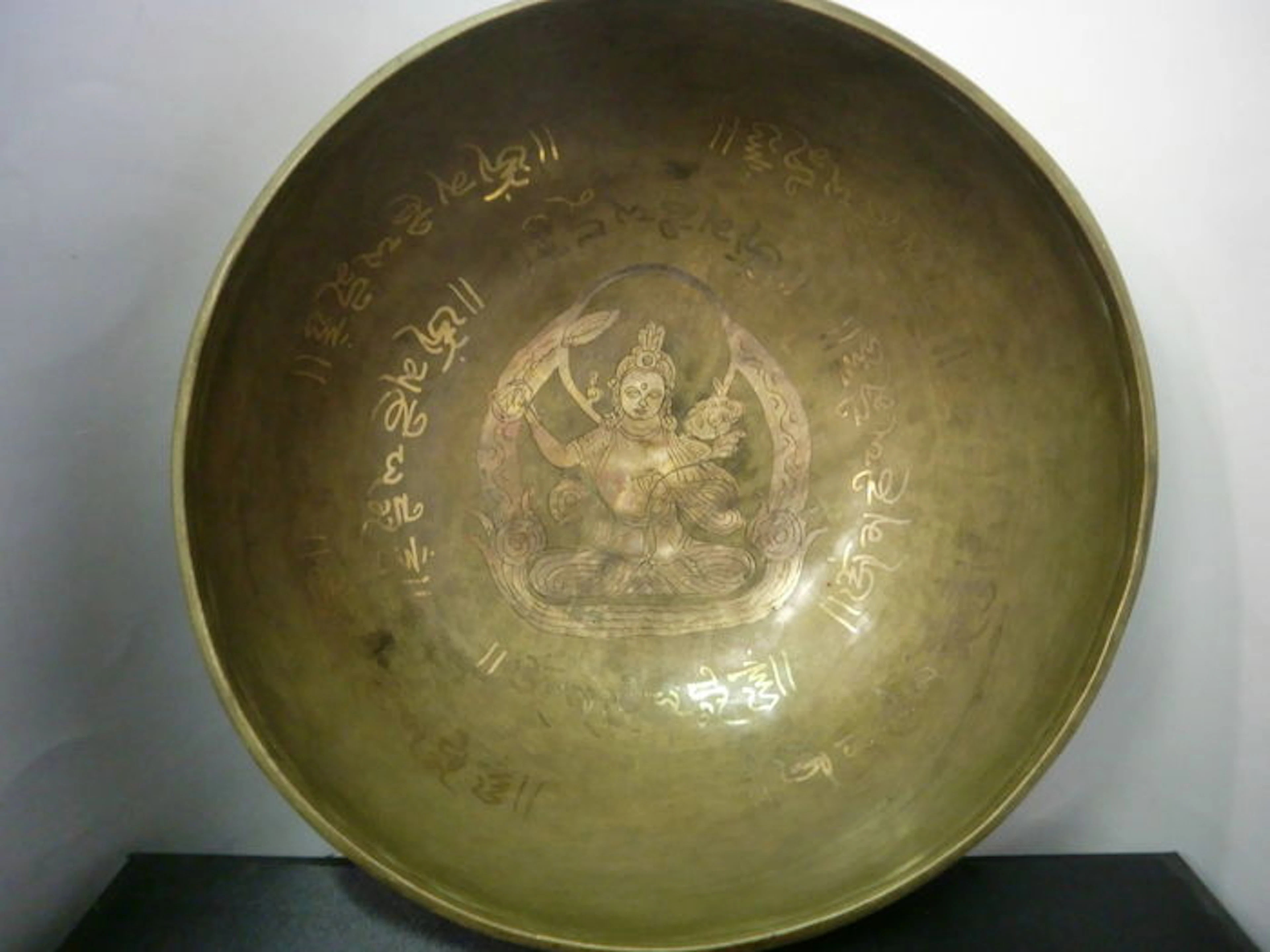 Large, Tibetan singing bowl – Tibet – late 20th century.