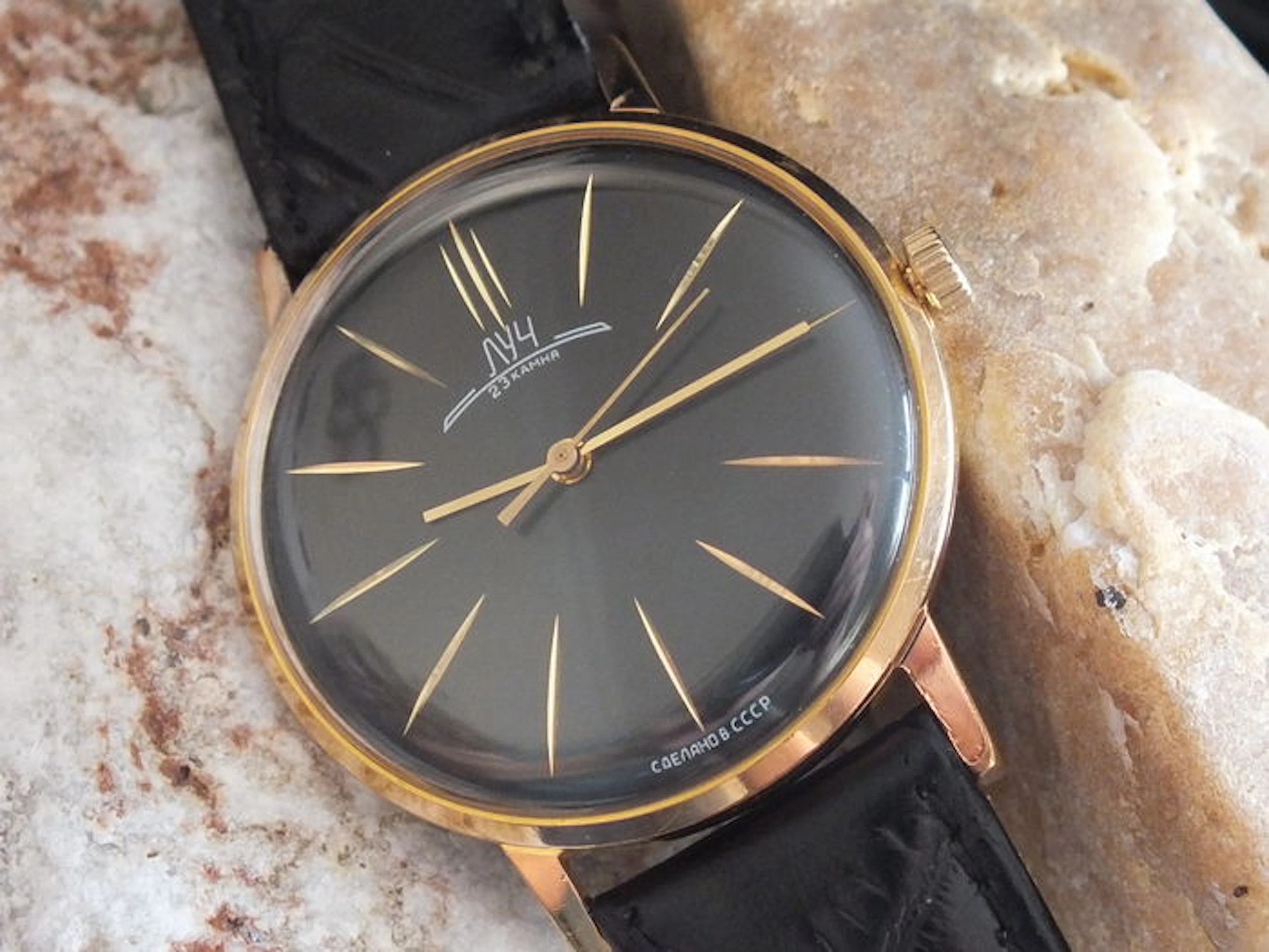 LUCH (Poljot) De Luxe - Ultra Slim Men's Dress Wristwatch - Vintage