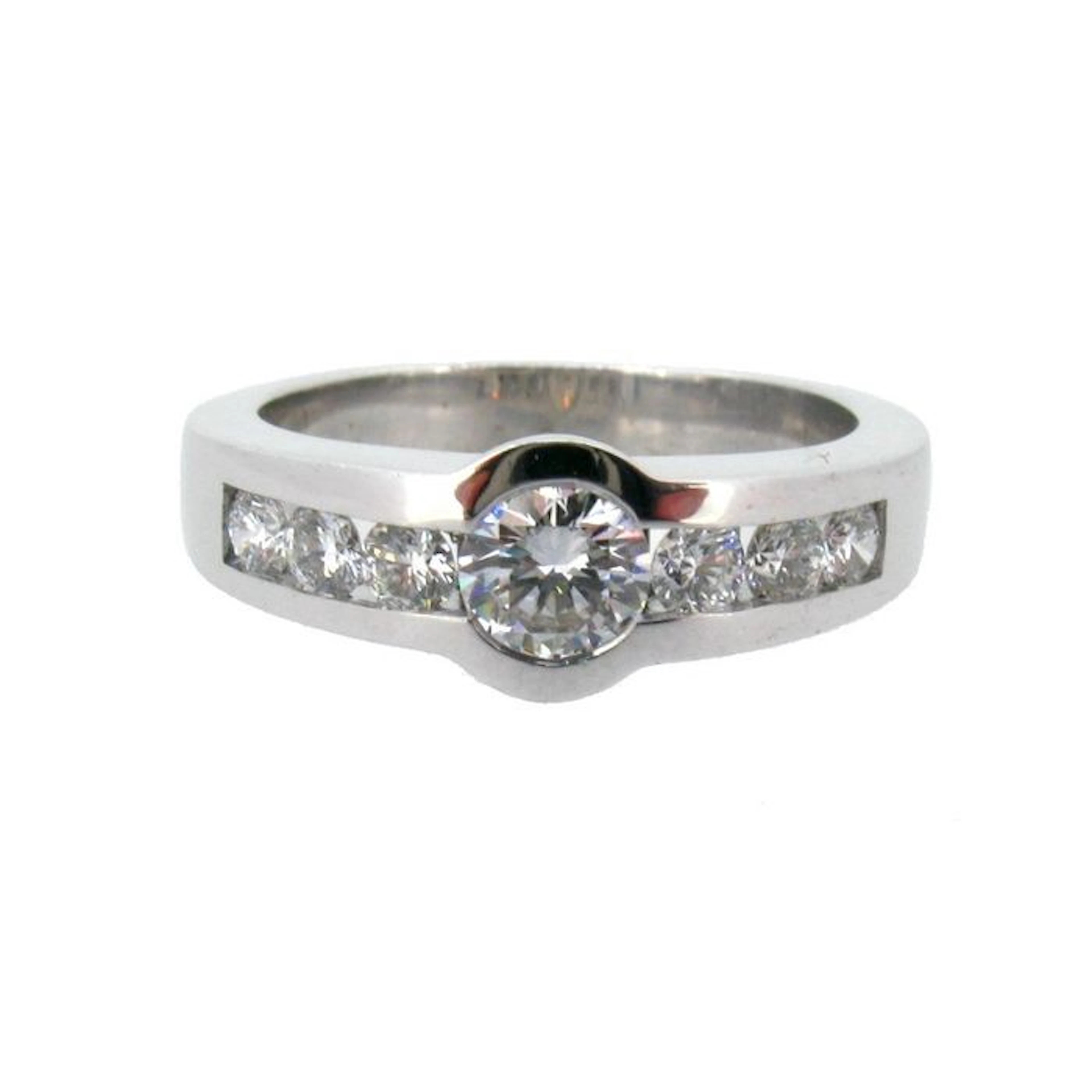 Ring in 18 kt gold with diamonds and gemmologist certificate