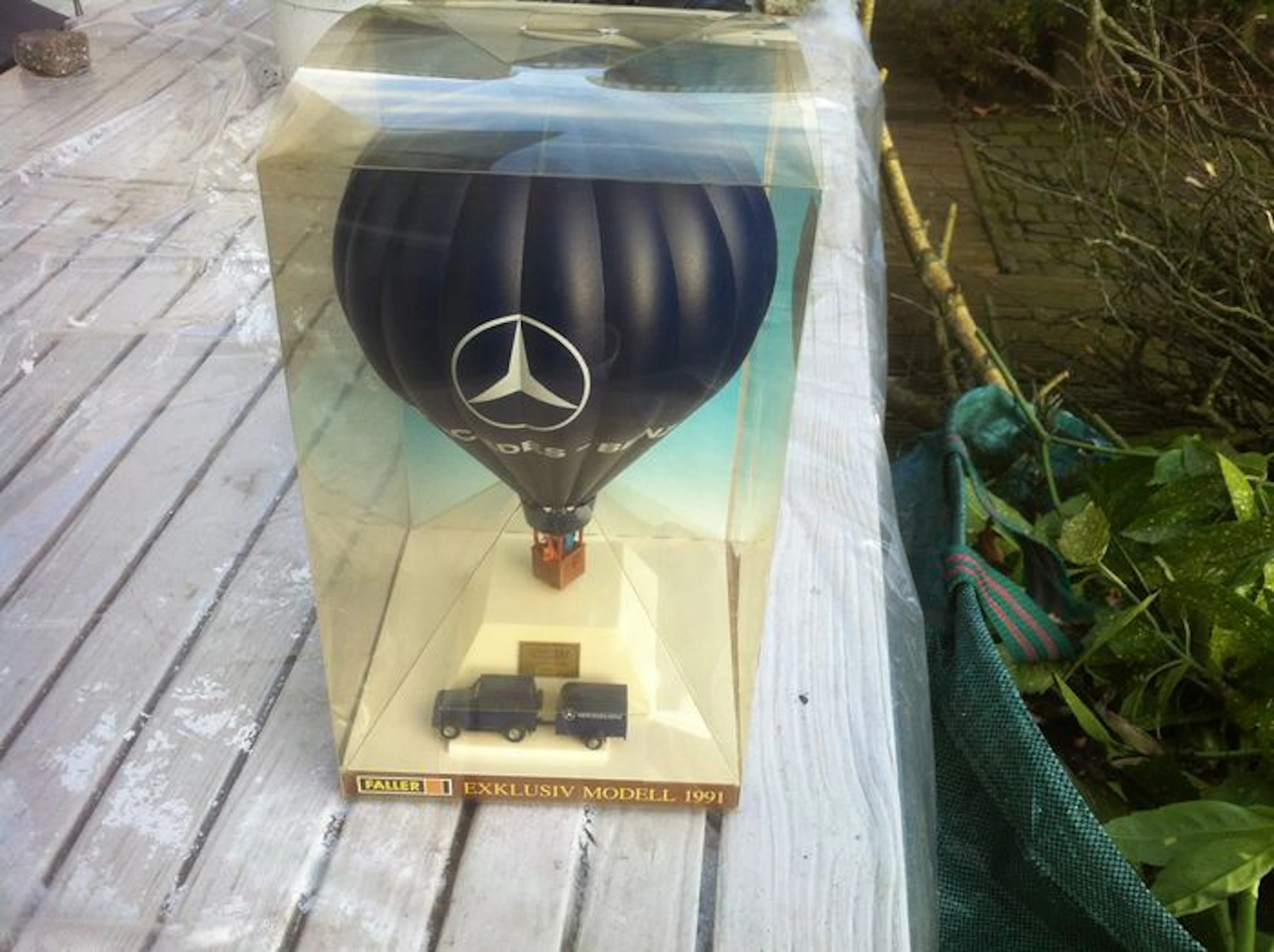 Mercedes-Benz - Faller set - Luchtballon and Mercedes G-series scale