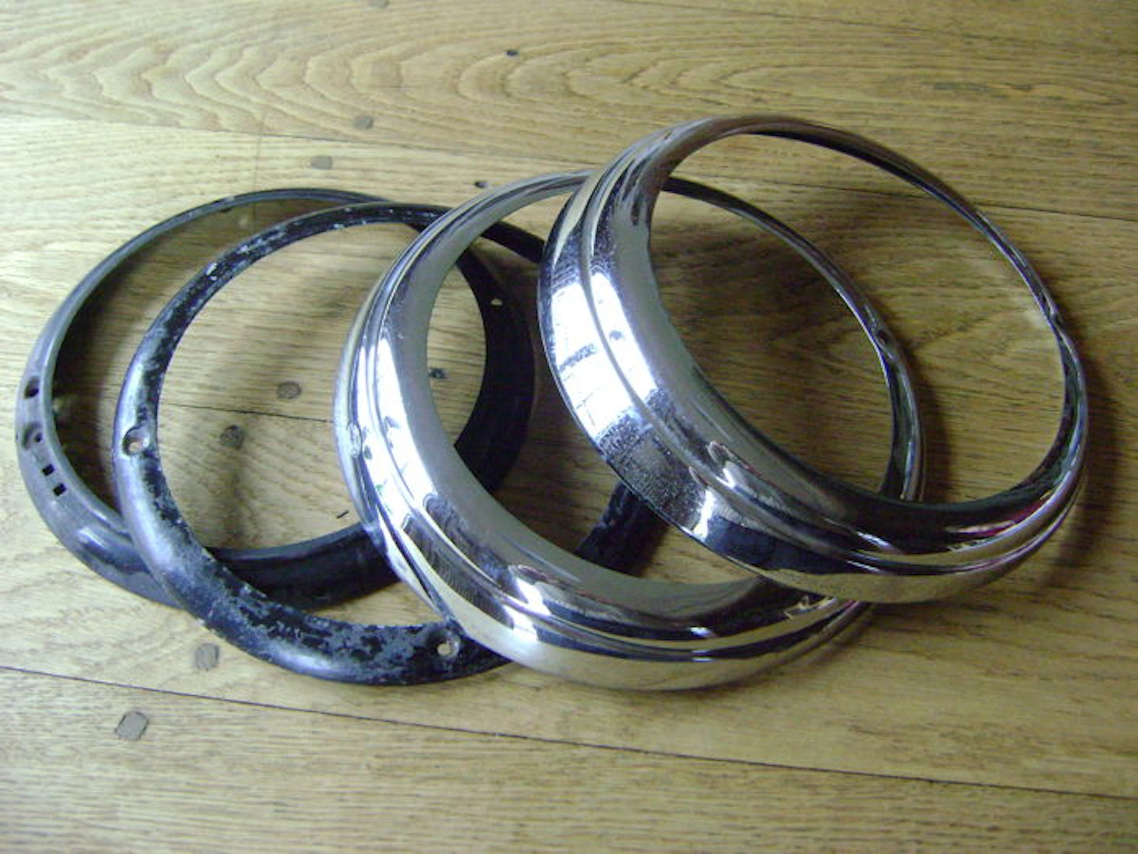 Mercedes-Benz 190 SL and Ponton spotlight ornate rings