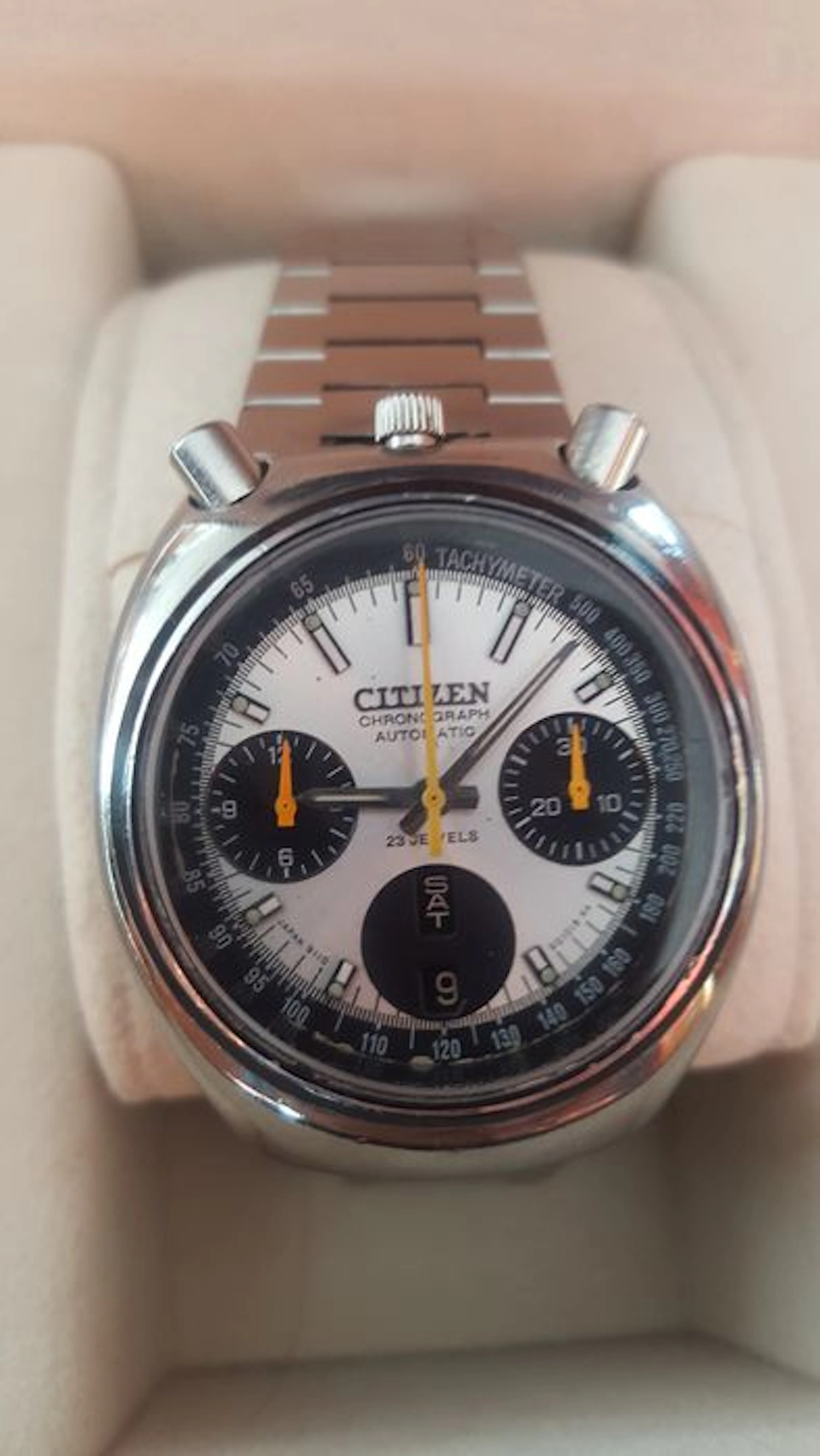 Citizen Bullhead 8110a– Wristwatch-men’s – 1970’s