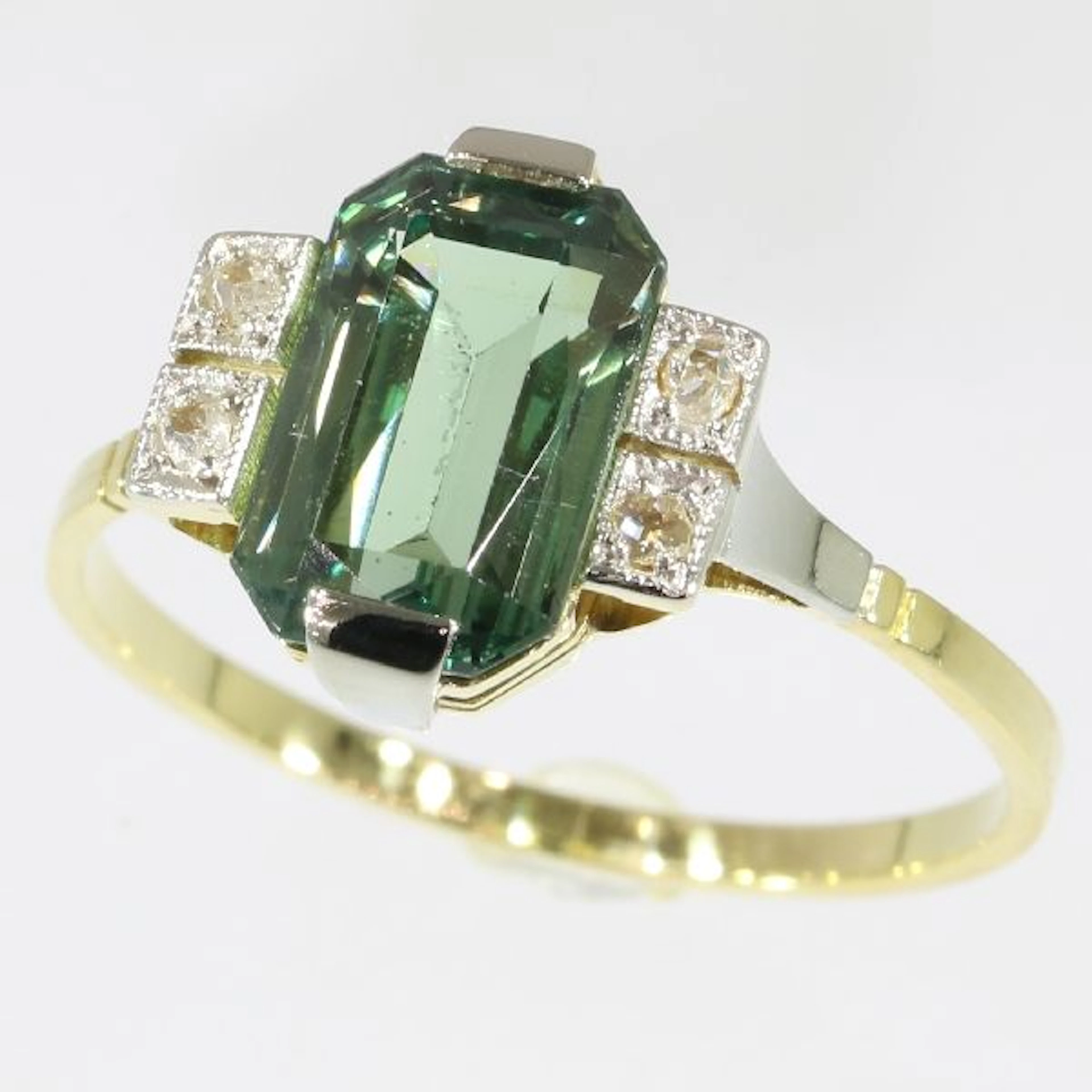 Gold Art Deco ring with diamonds and one green stone, anno 1920