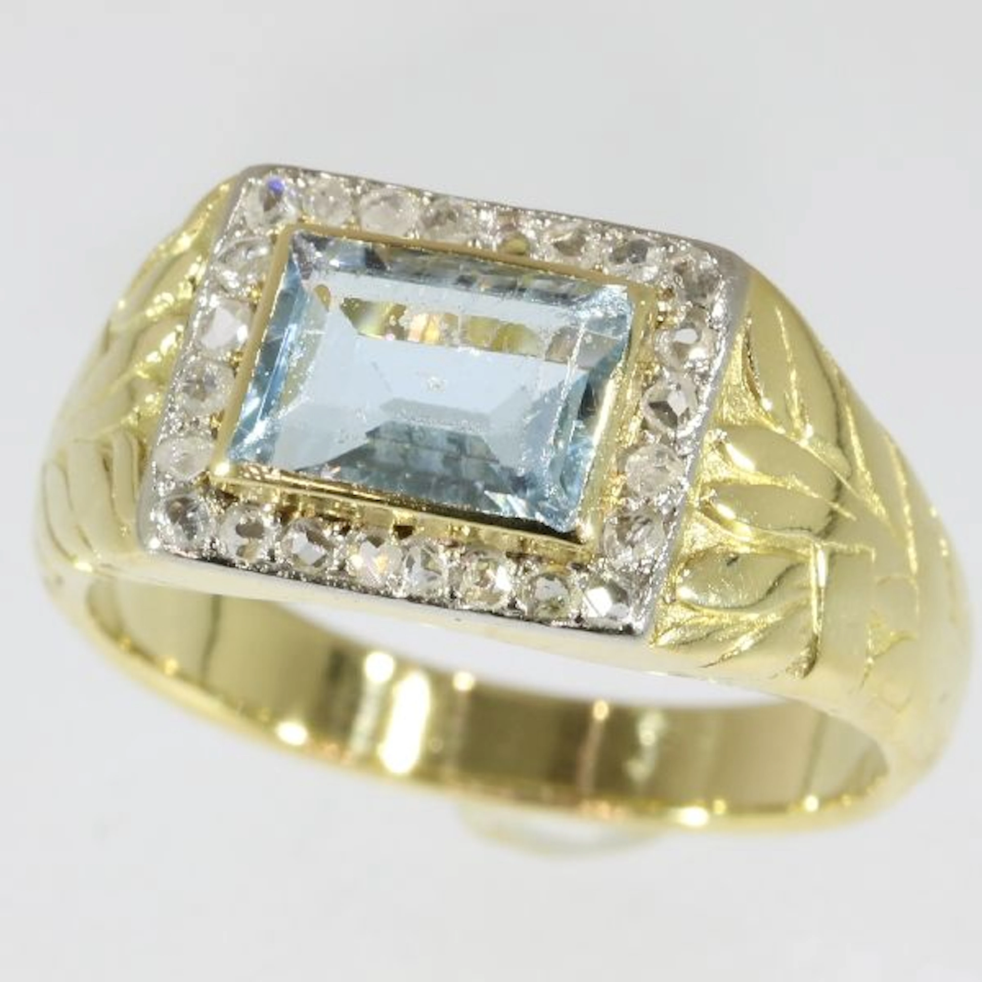 Aquamarine and diamond bicolour gold Art Nouveau ring, anno 1900