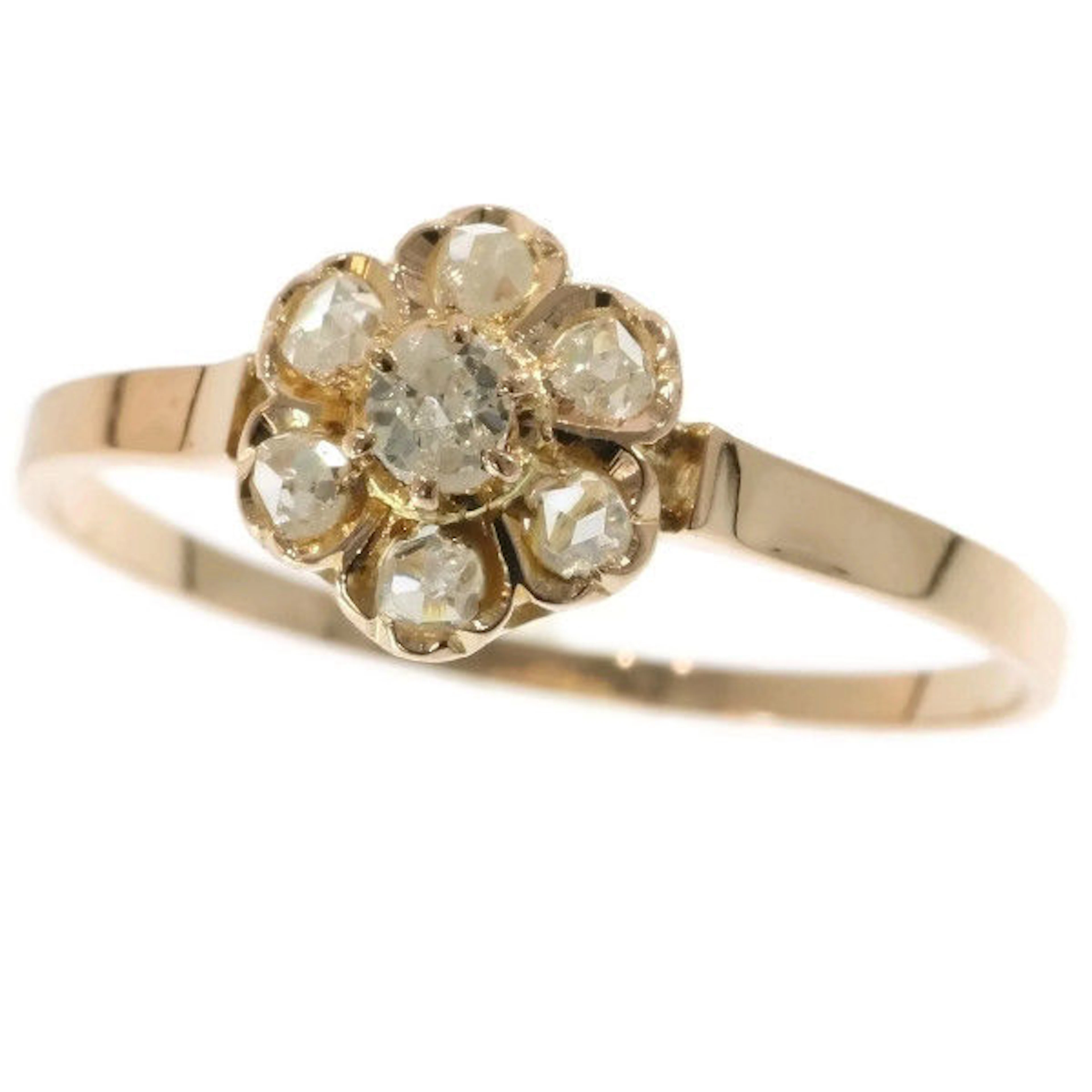 18K red gold Victorian ring with flower shaped diamond cluster, France