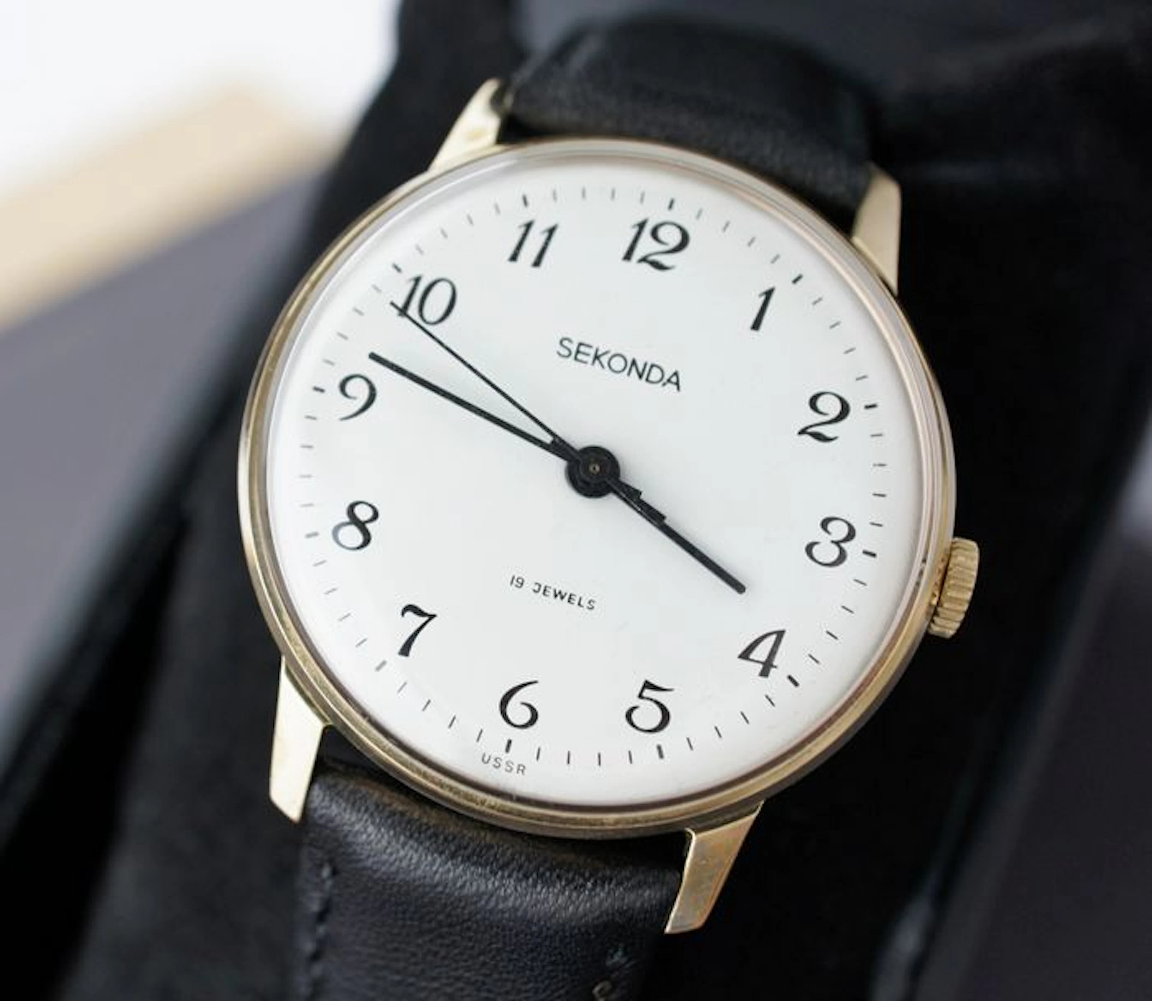 Poljot Sekonda – vintage men's wristwatch – 1970s