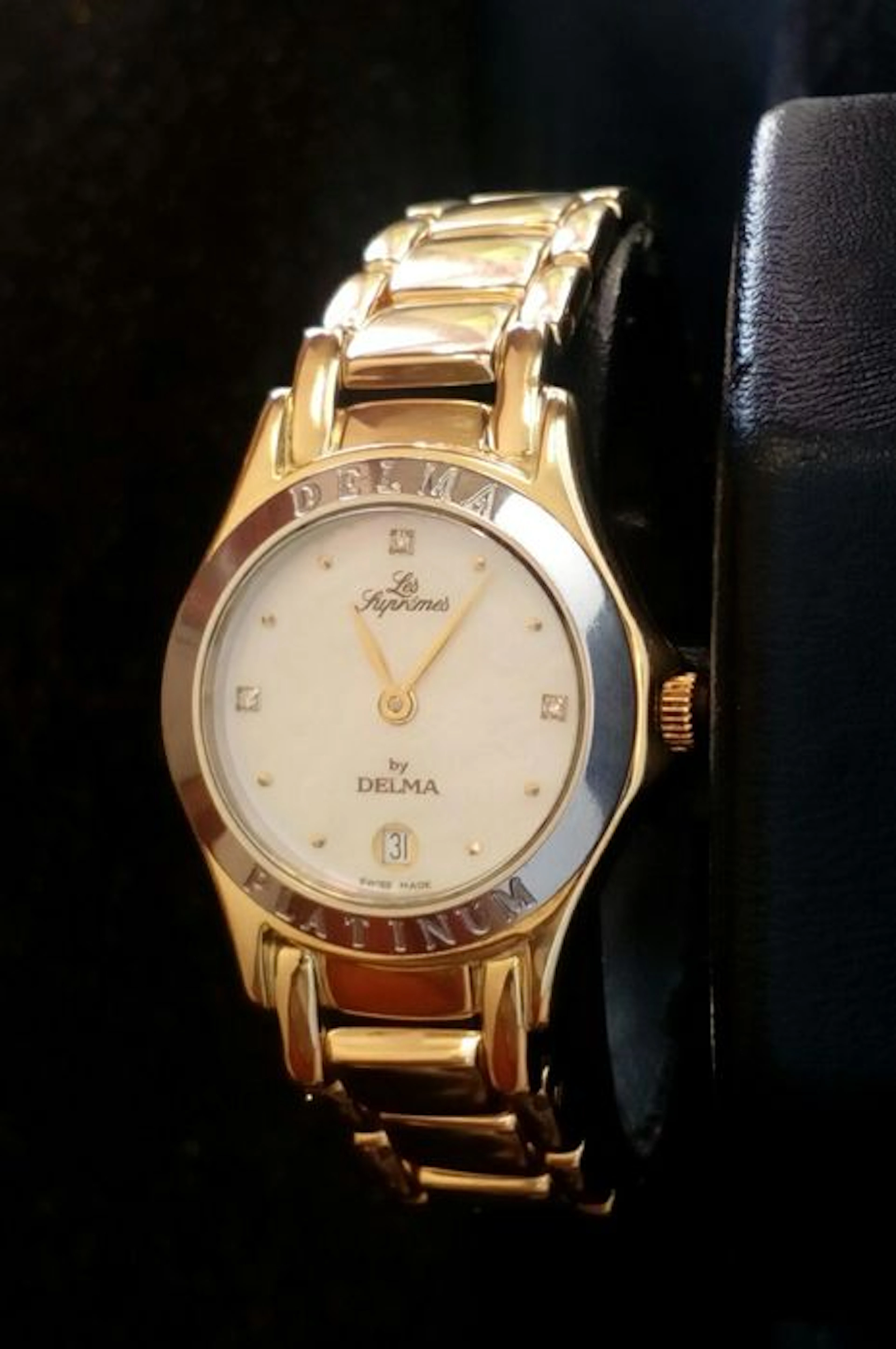 Delma - 18 kt (750) yellow watch for ladies