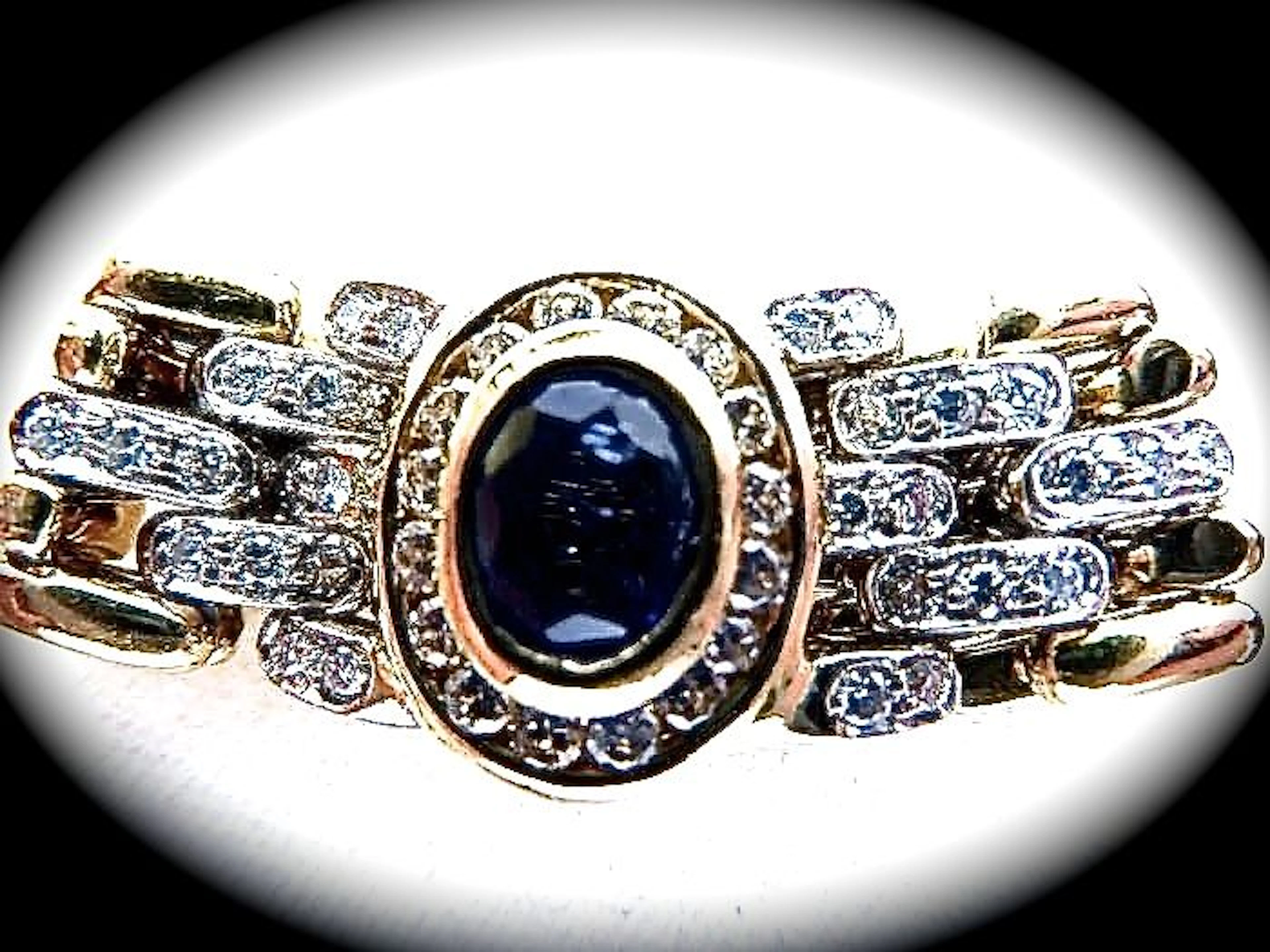 Ring designed like a Rolex watch bracelet – 18 kt gold with sapphire