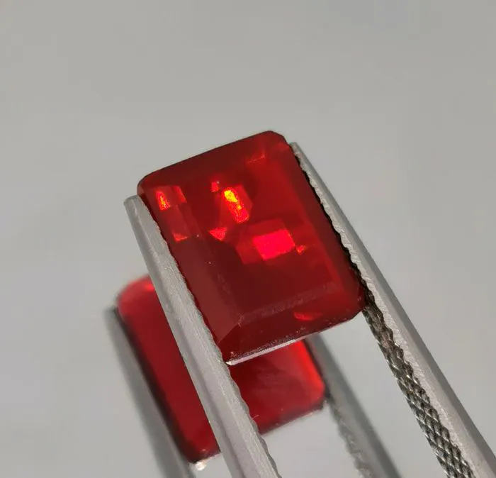 Anello Con Opale Di Fuoco E Aureola In Moissanite &ndash; Placcato Oro Giallo, Taglio Ovale 3,20 Ct