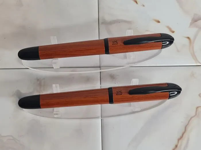 Lot De 2 Stylos Plume Sheaffer Targa Avec Plumes En Or 18K Et 14K - Occasion Argenté