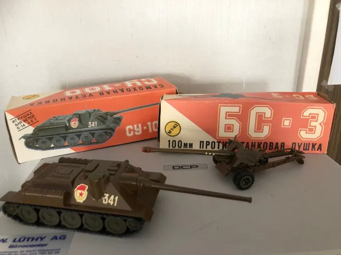 Set 5 Figurine 1:43 "Russian Tank Girls" - Ragazze Che Lavano Il Carro Armato, Fatte A Mano - Foto 3