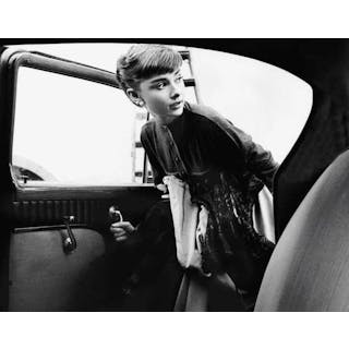Bob Willoughby - Audrey Hepburn getting into the car (1954)