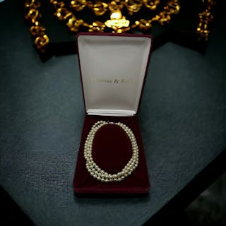 Jackie Kennedy - Chanel Design - Camrose & Kross pearls - Necklace