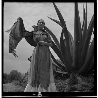 Toni Frissell (1907-1988) - Frida Kahlo (Senora Diego...