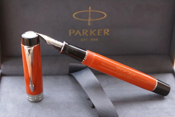 Stylo Plume Parker Duofold Centennial - Plume En Or Massif 18 Carats Extra Fine - Résine Noire - Occasion