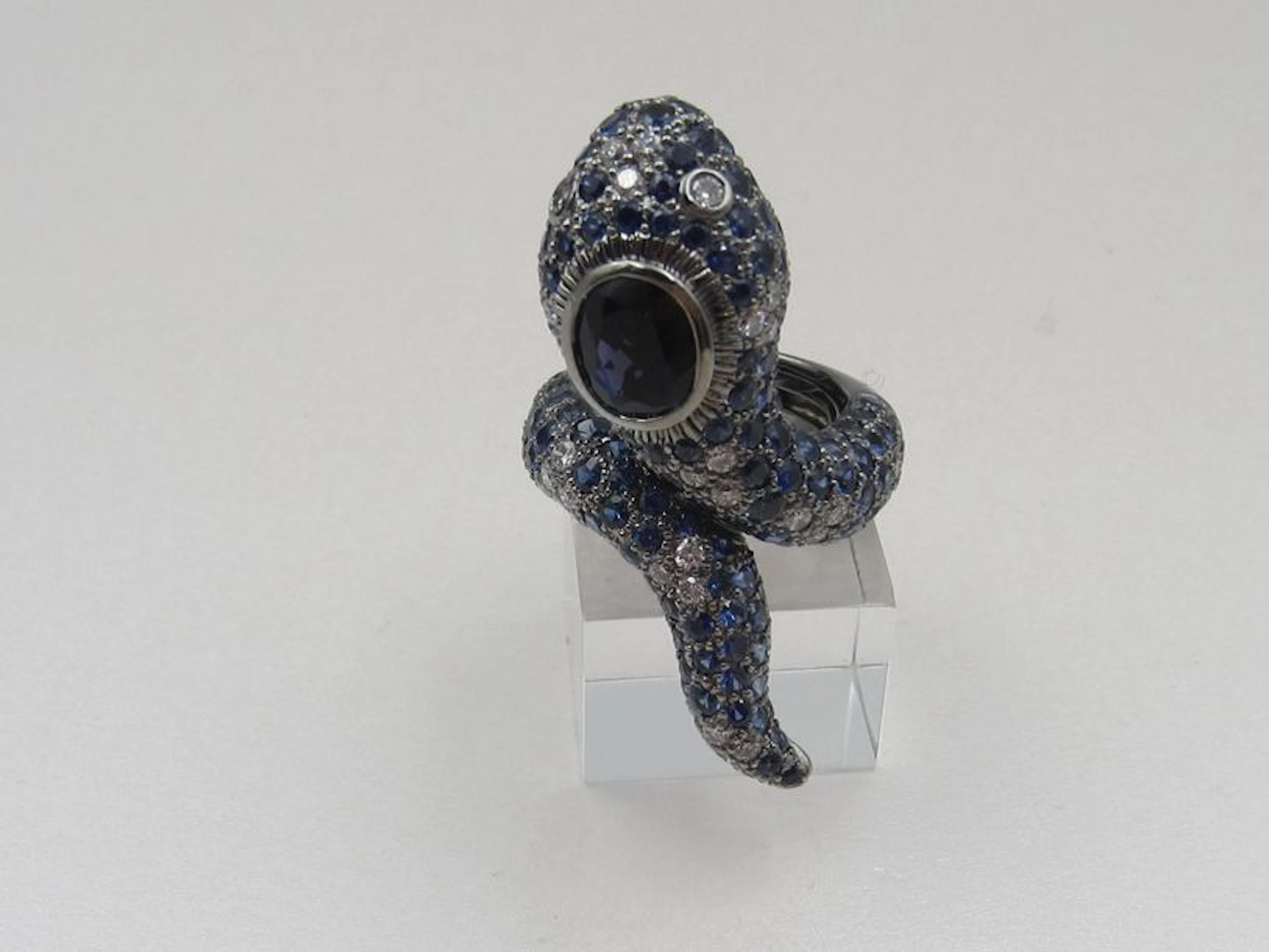Importante BAGUE «serpent» en or noirci (750…