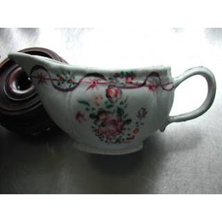 Chinese famille rose 18th century pair for small sauce boats