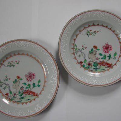 An attractive pair Chinese famille rose plates, dating circa 1765