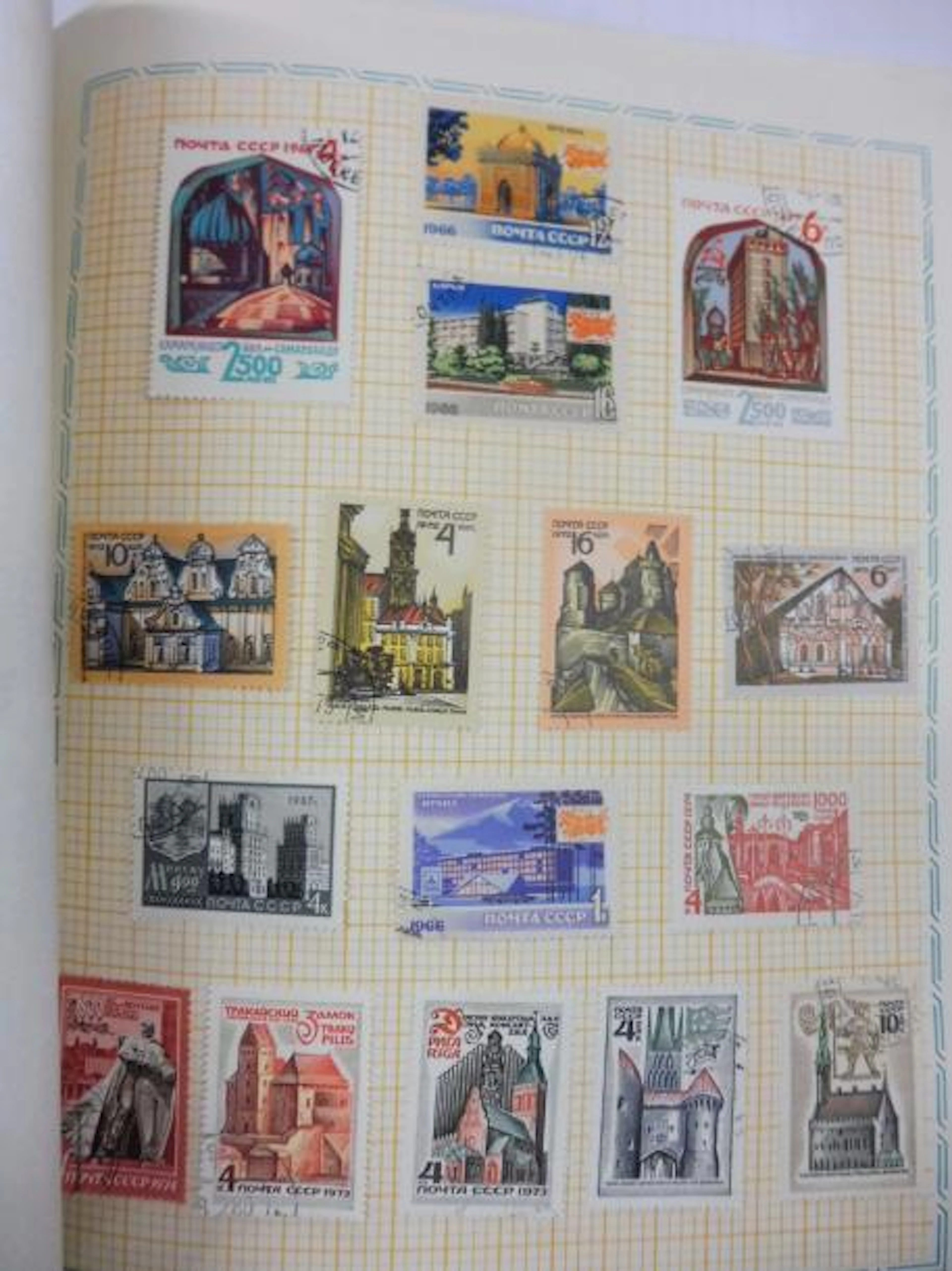 PETITE COLLECTION de 72 timbres poste