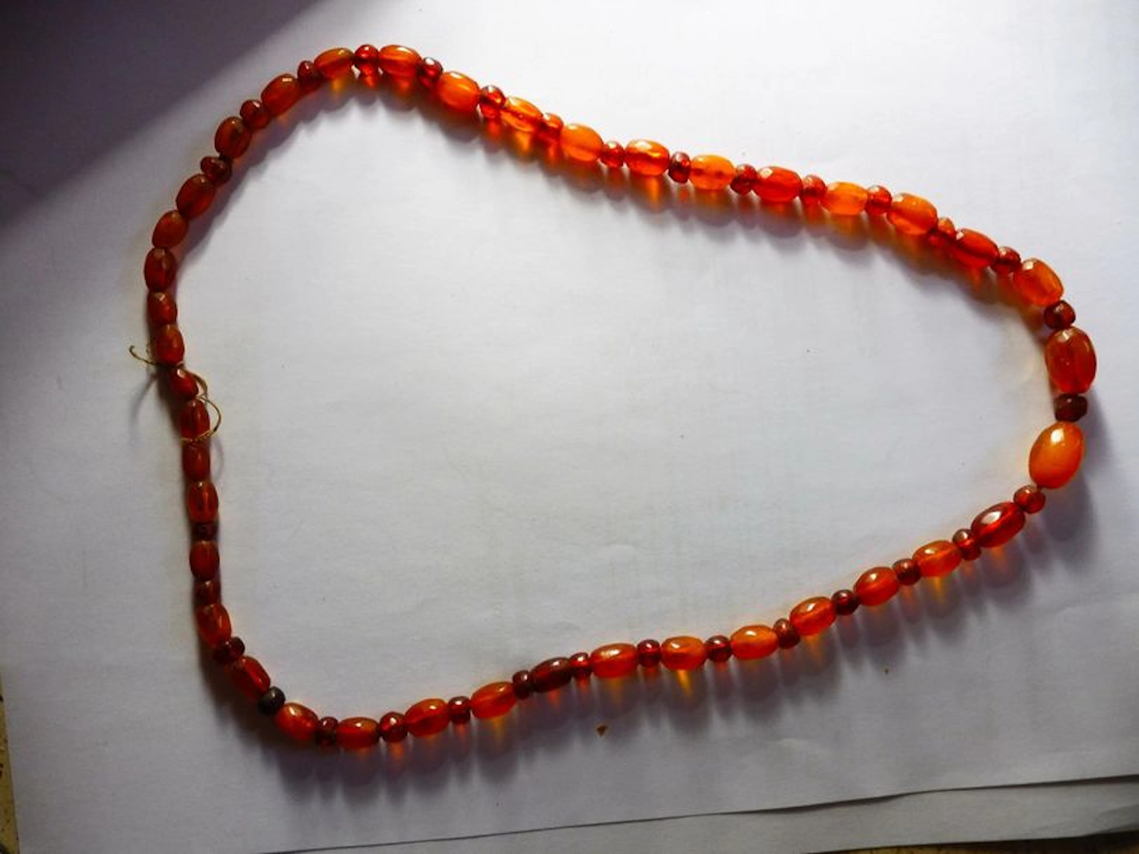 COLLIER de perles olives en ambre long 52…