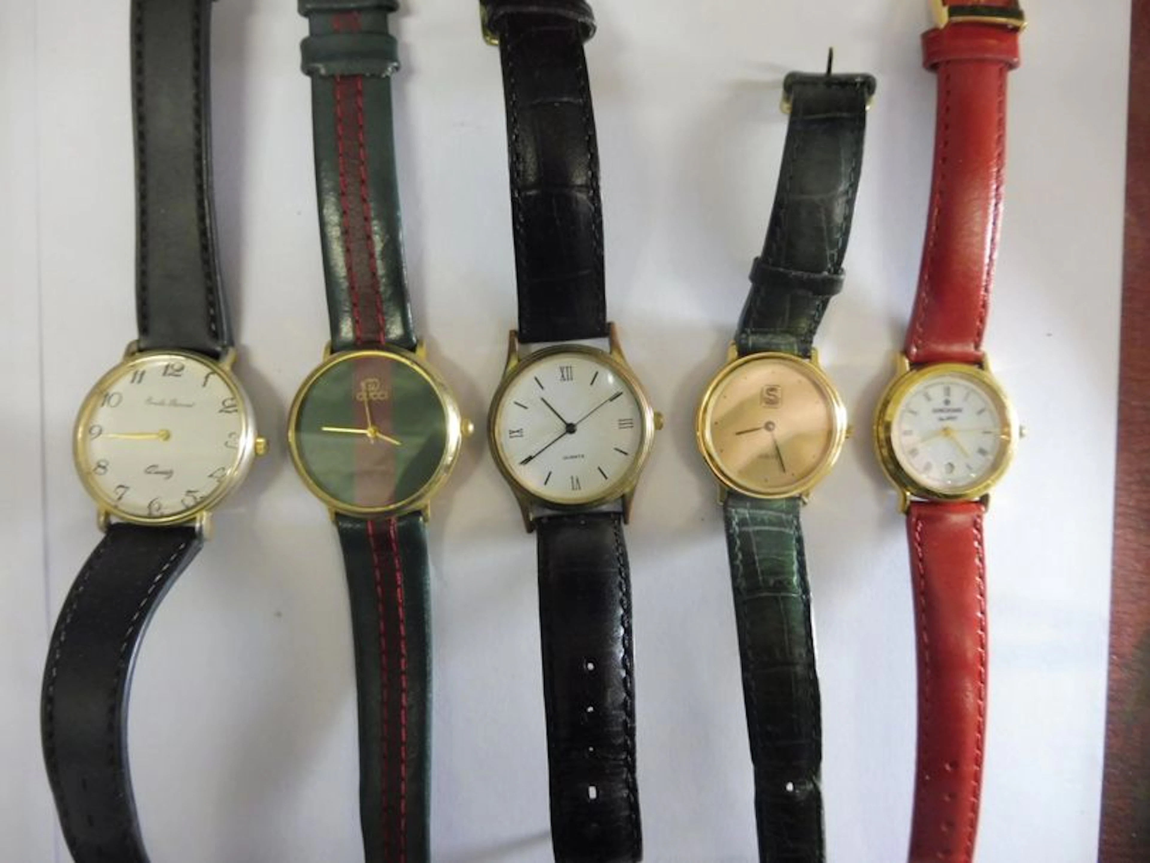 12 MONTRES bracelet de femme de marque Marc…
