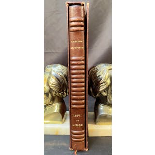 LE FIL DE EPEE BY CHARLES DE GAULLE, HAND SIGNED LEATHERBOUND EDITION, 1950s