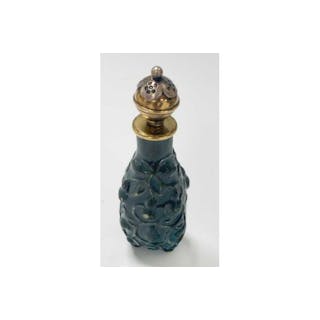 A silver gilt mounted Chinese porcelain snuff bottle in the manner
