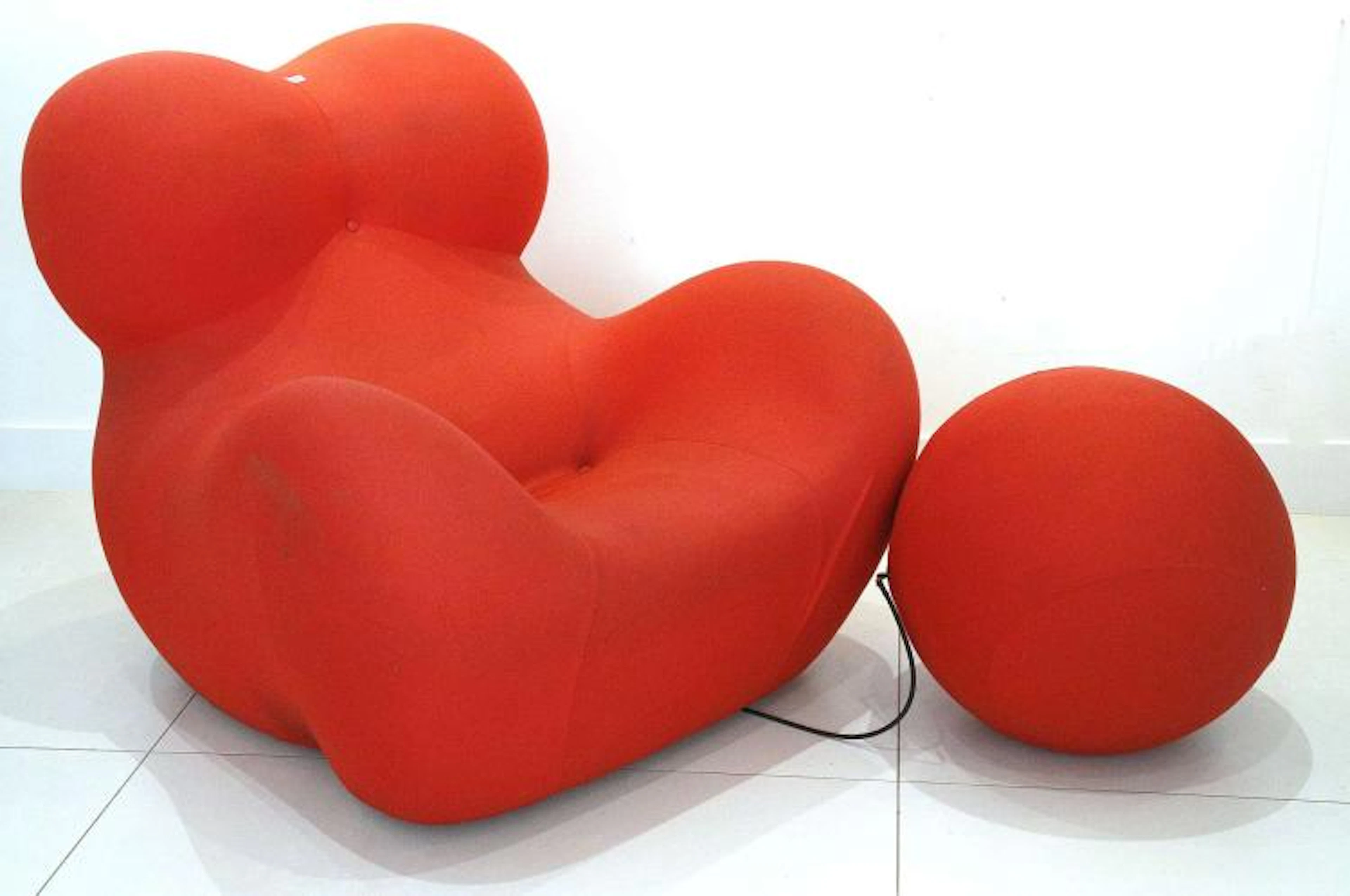 A B & B ITALIA UP5 LOUNGE CHAIR
