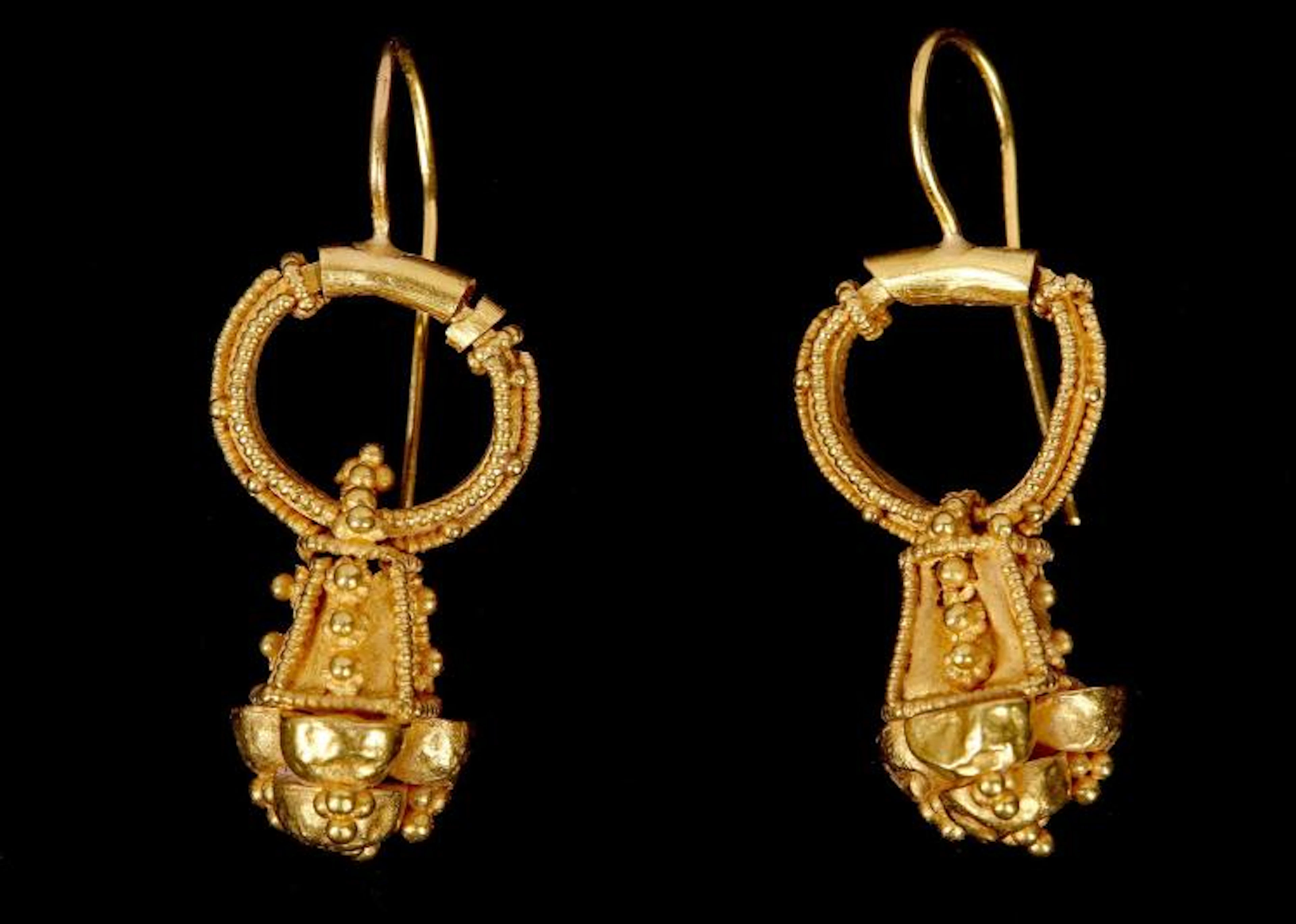 A PAIR OF GOLD EARRINGS  Composed of elliptical shaped...