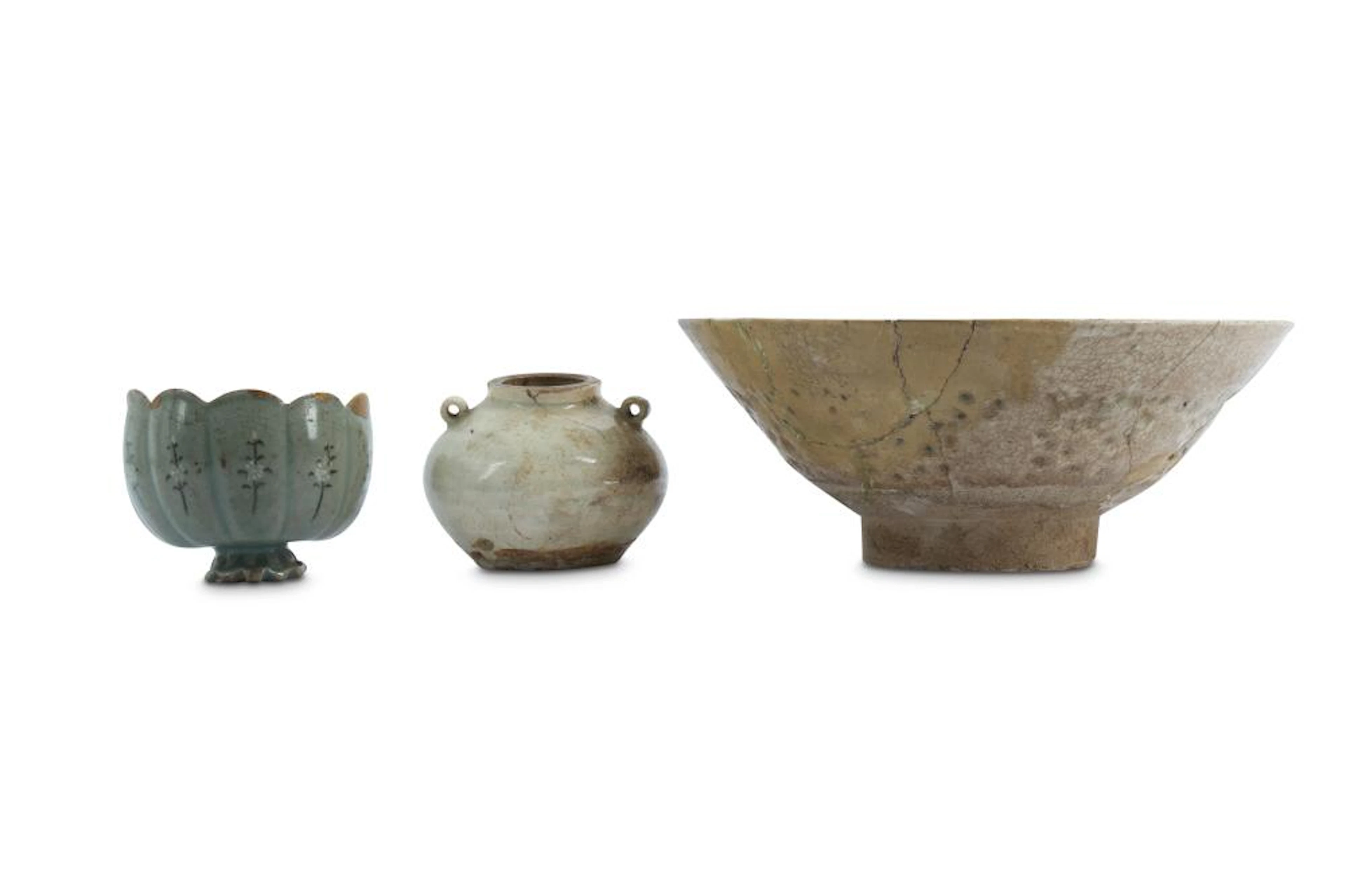 A SMALL KOREAN SANGGAM SLIP-DECORATED CELADON 'BLOSSOM' BOWL