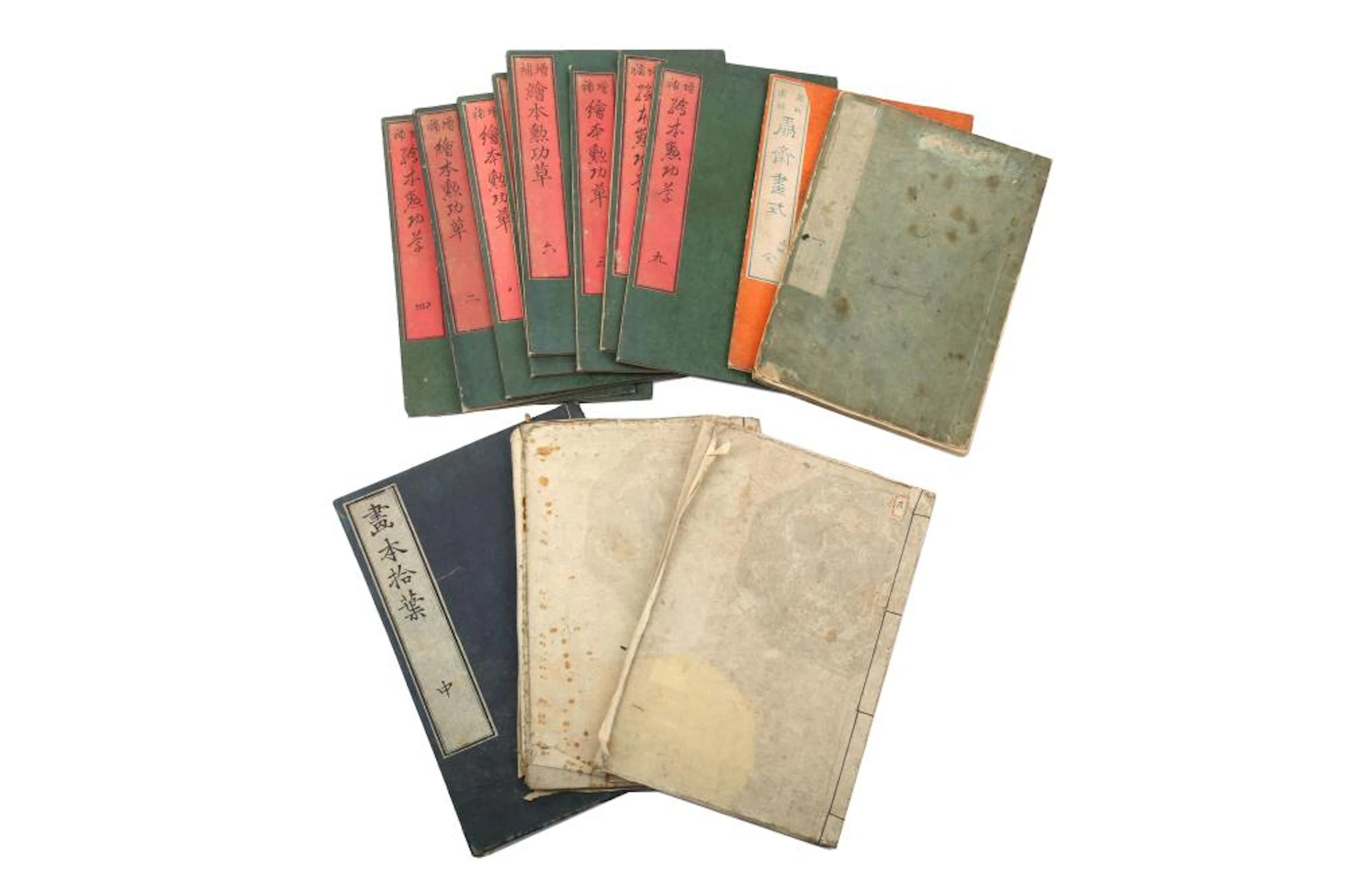 A LARGE COLLECTION OF ILLUSTRATED BOOKS AND PRINTS.