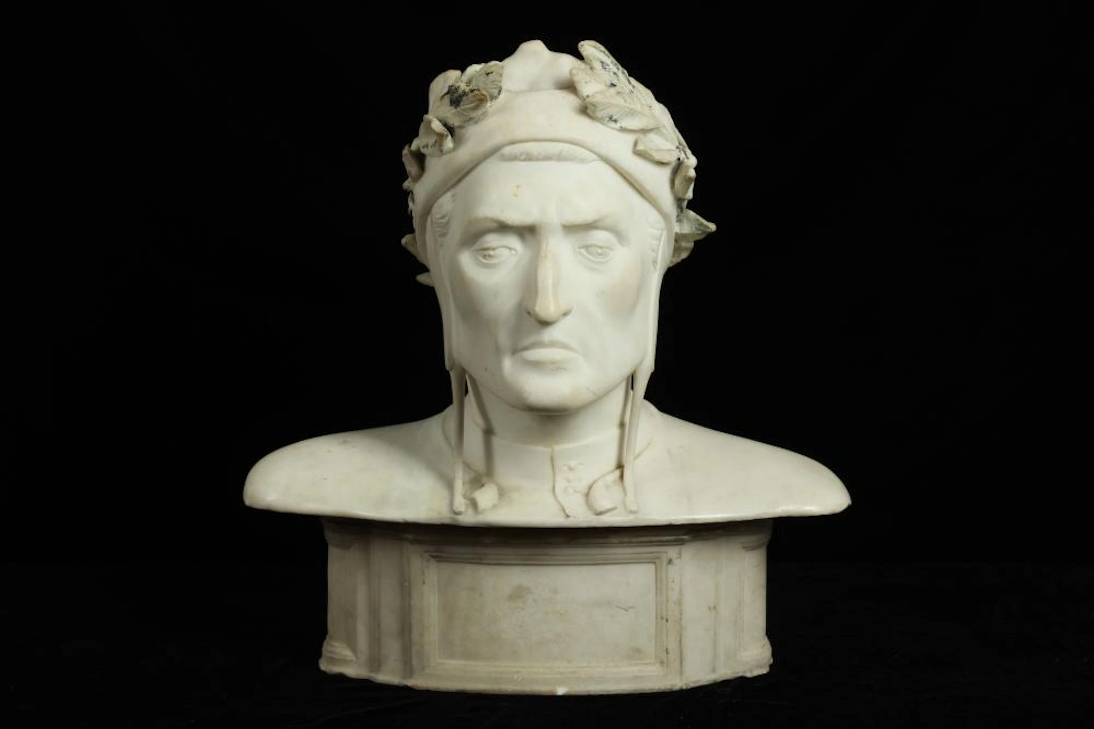 A LATE 19TH CENTURY ITALIAN MARBLE BUST OF DANTE ALIGHIERI