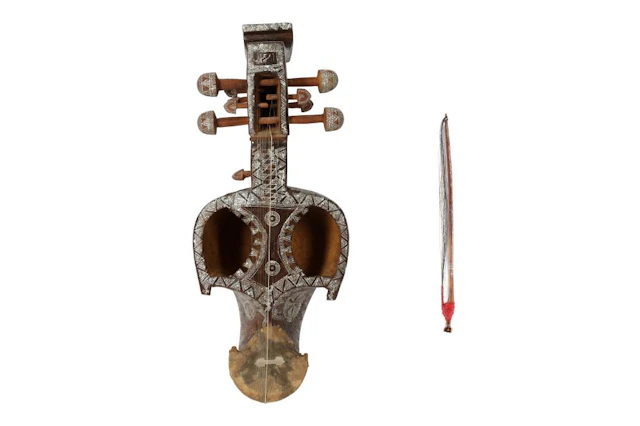 AN ENSEMBLE OF SOUTH ASIAN INSTRUMENTS FROM THE COLLECTION OF VIRAM JASANI (B