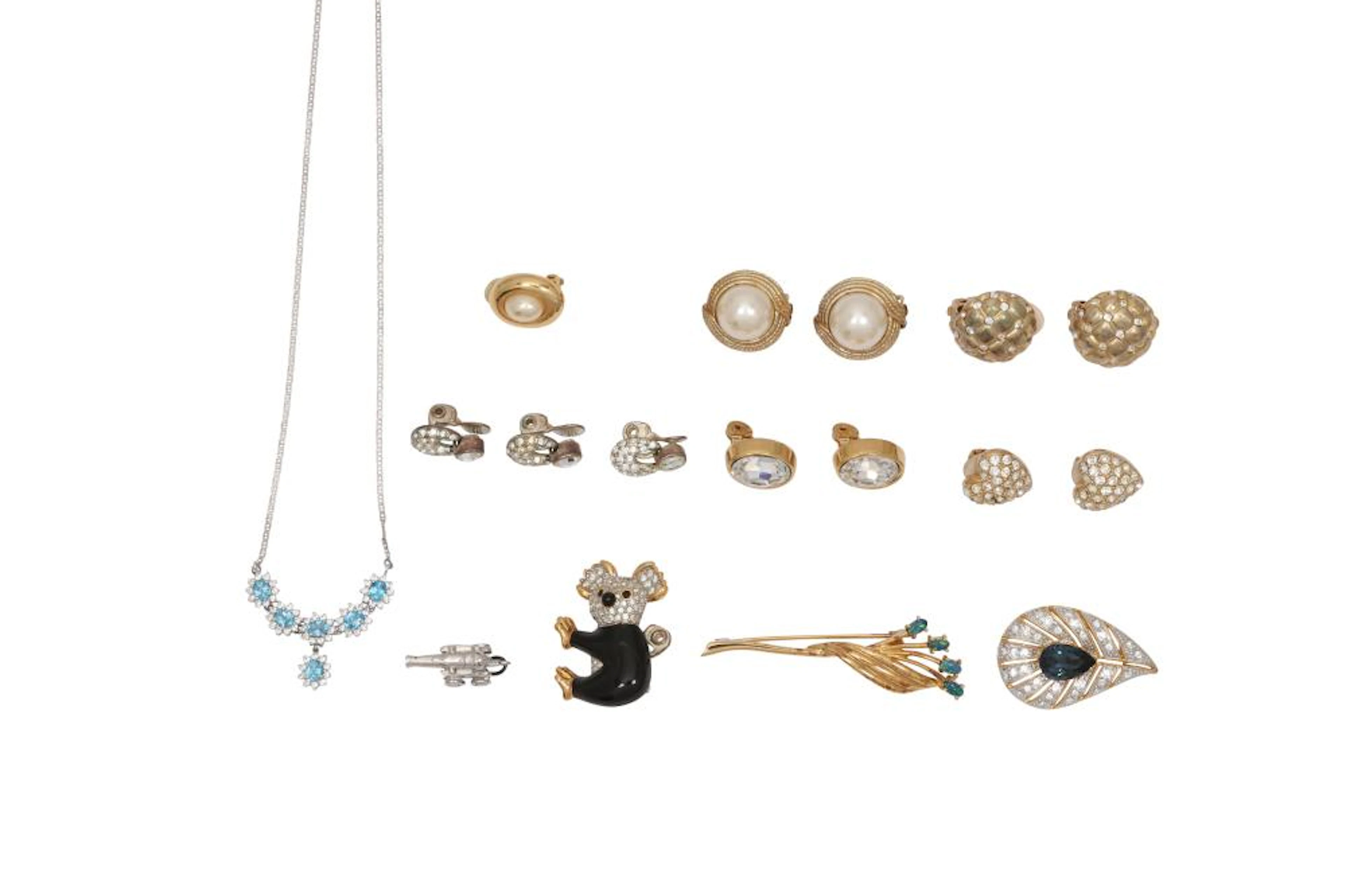 A GROUP OF COSTUME JEWELLERY