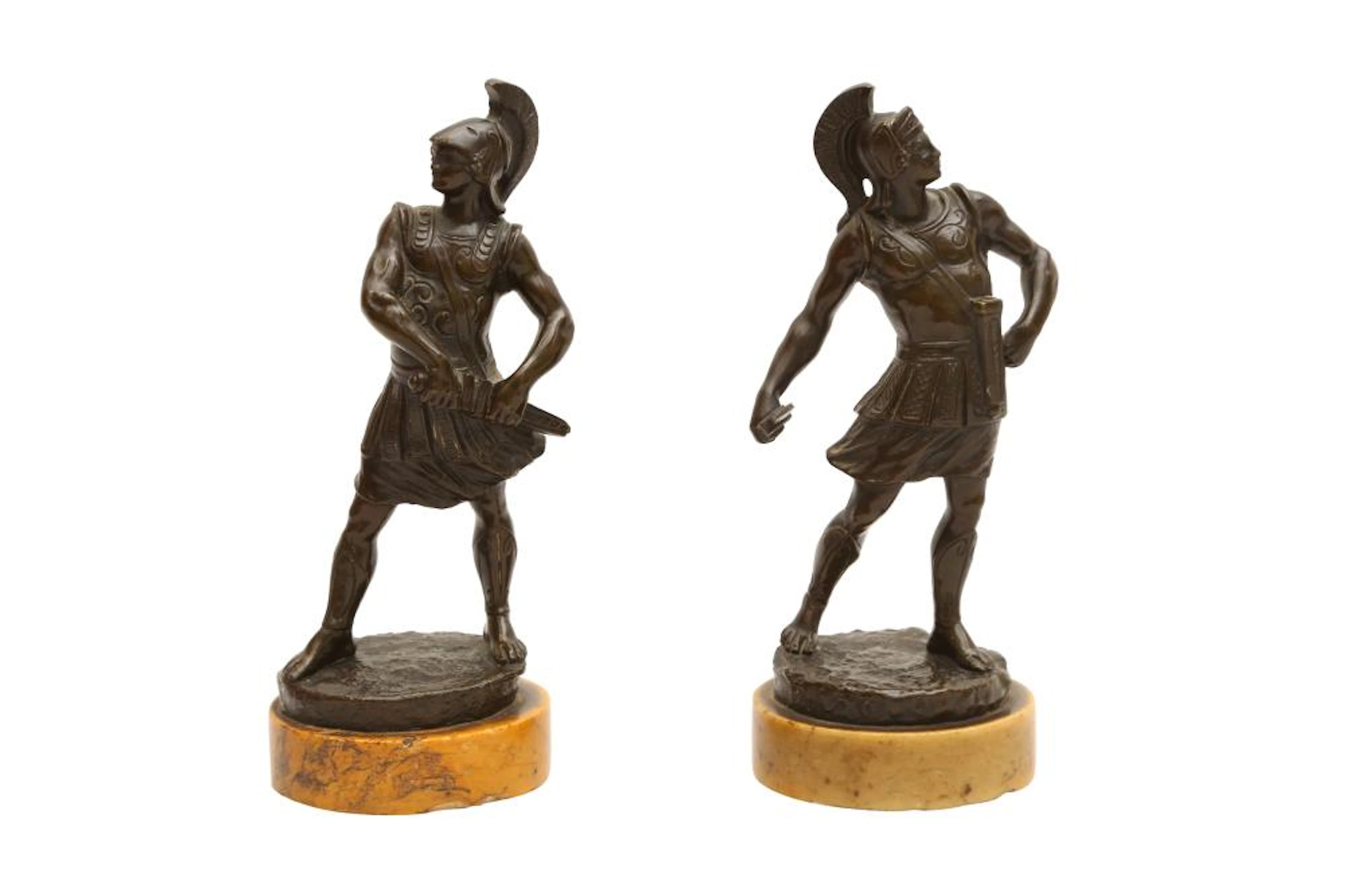 A PAIR OF GRAND TOUR TYPE BRONZE CLASSICAL SOLDIERS